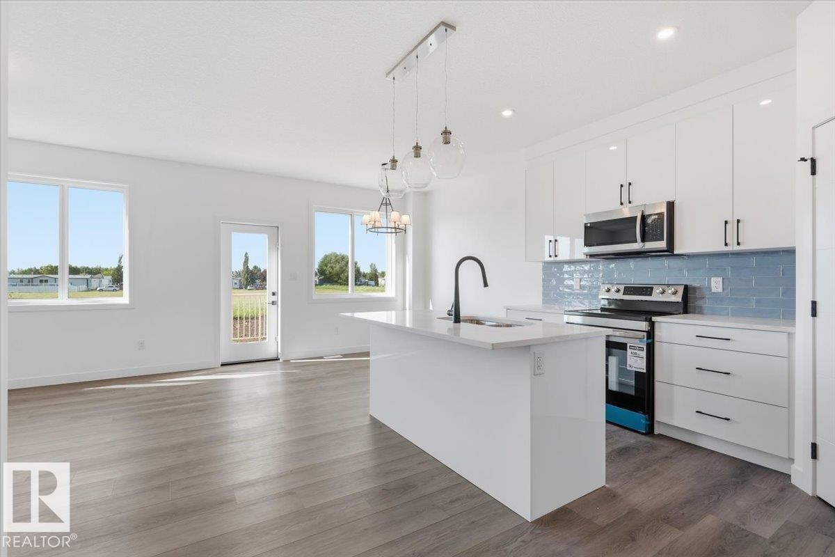 5221 47 Ave, Calmar, AB - Indoor Photo Showing Kitchen With Upgraded Kitchen