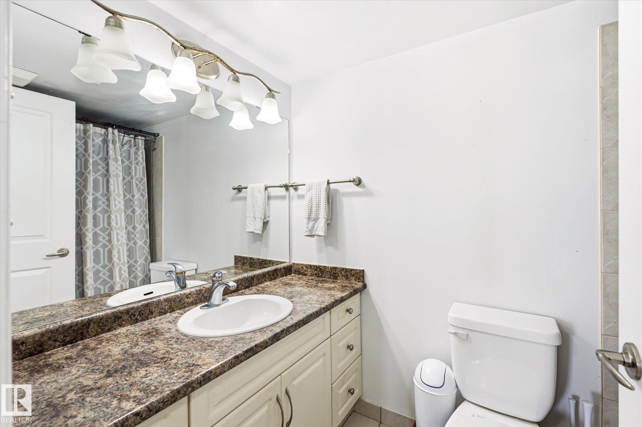 #418 17404 64 Av Nw, Edmonton, AB - Indoor Photo Showing Bathroom
