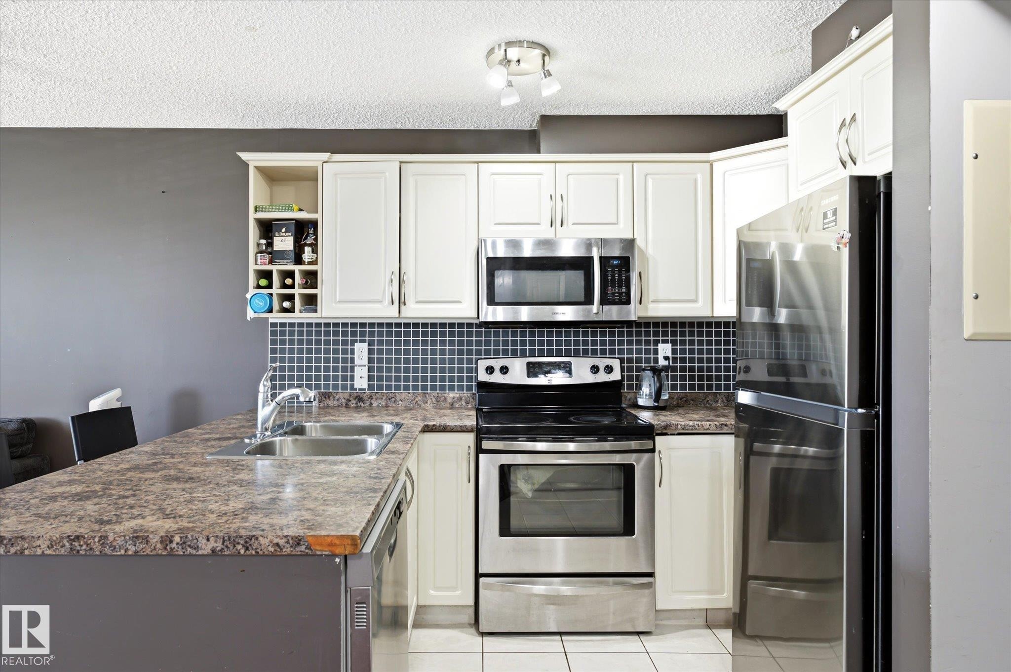 #418 17404 64 Av Nw, Edmonton, AB - Indoor Photo Showing Kitchen With Double Sink With Upgraded Kitchen