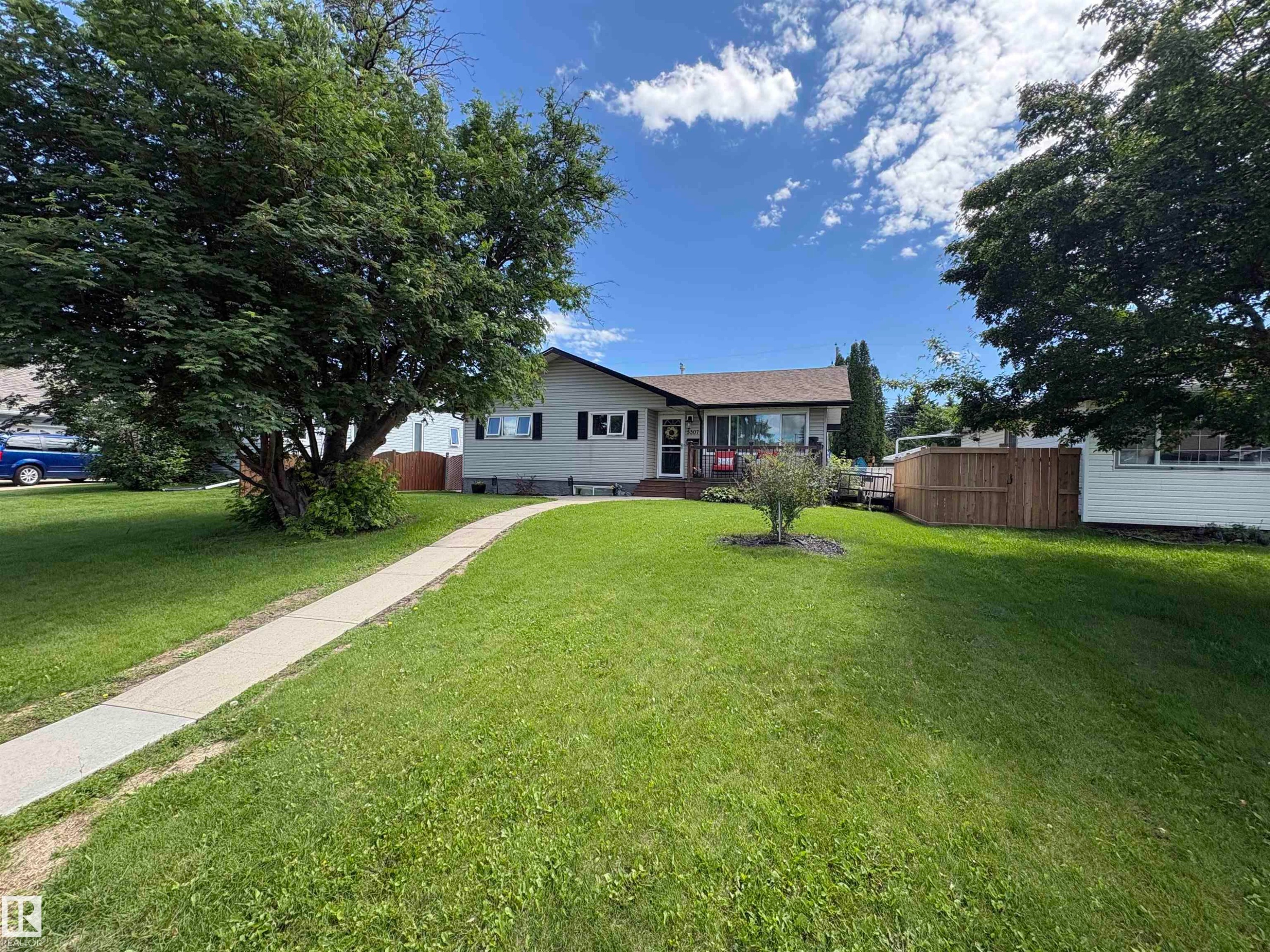 Ranch-style residence featuring a prominent front lawn with mature trees and a paved walkway - 5307 104 Avenue Nw, Edmonton, AB - Outdoor