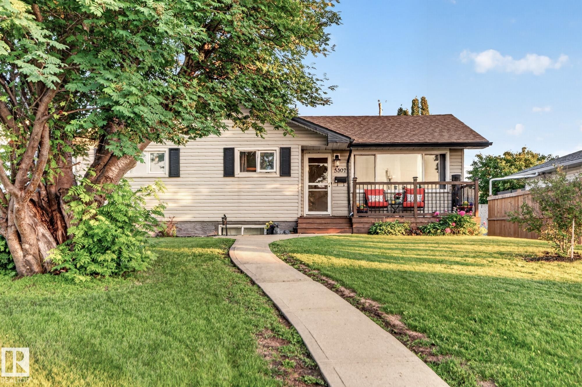 Front exterior featuring horizontal siding and a dark shingle roof - 5307 104 Avenue Nw, Edmonton, AB - Outdoor With Deck Patio Veranda