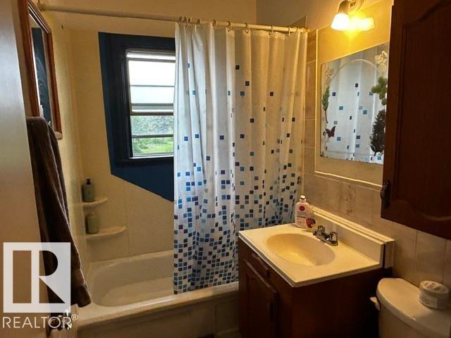 5004 52 Avenue, Chipman, AB - Indoor Photo Showing Bathroom