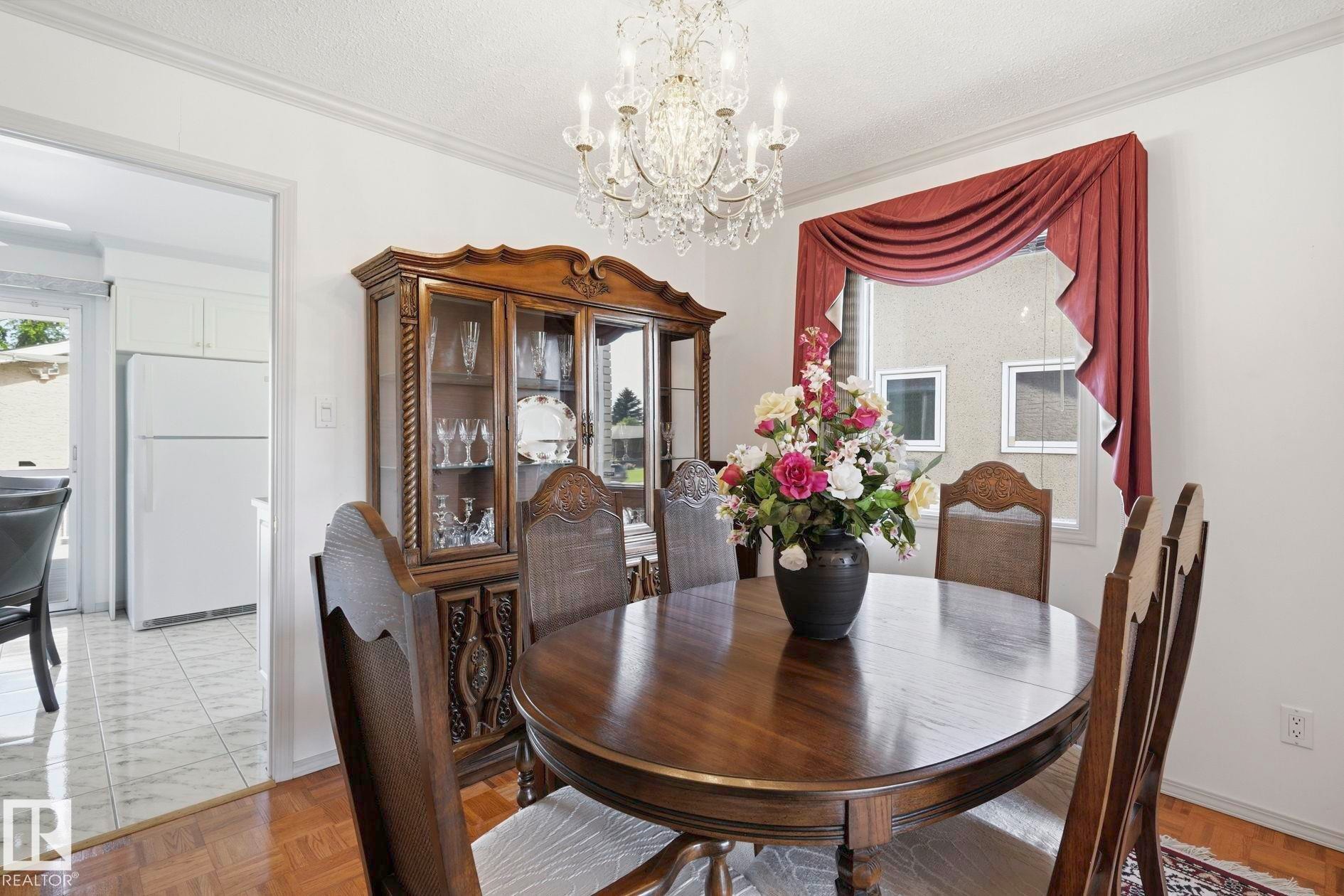 14511 83 Street Nw, Edmonton, AB - Indoor Photo Showing Dining Room