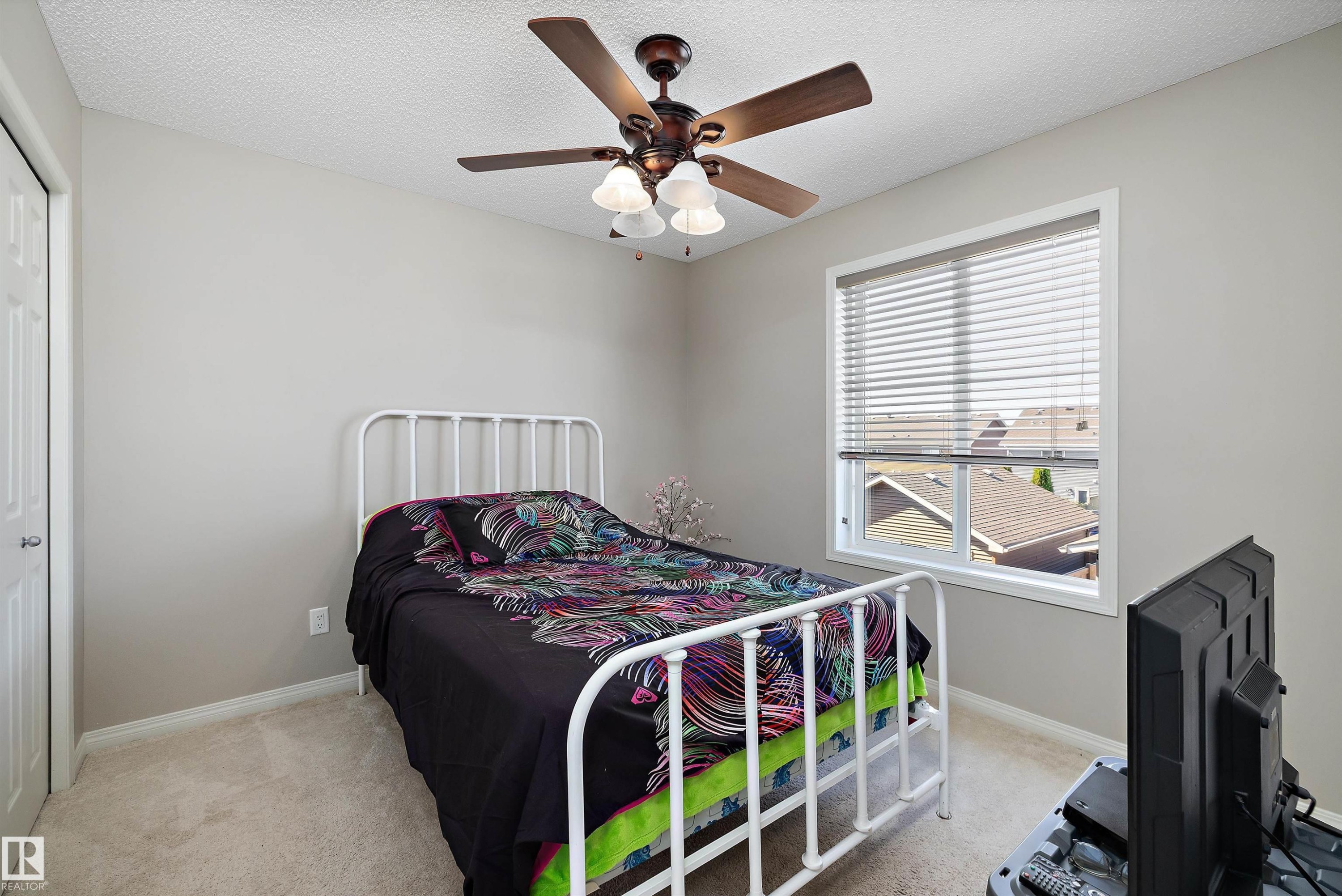 Room featuring light-colored carpeting, neutral painted walls, and a textured ceiling - 4688 Crabapple Run Sw, Edmonton, AB - Indoor Photo Showing Bedroom