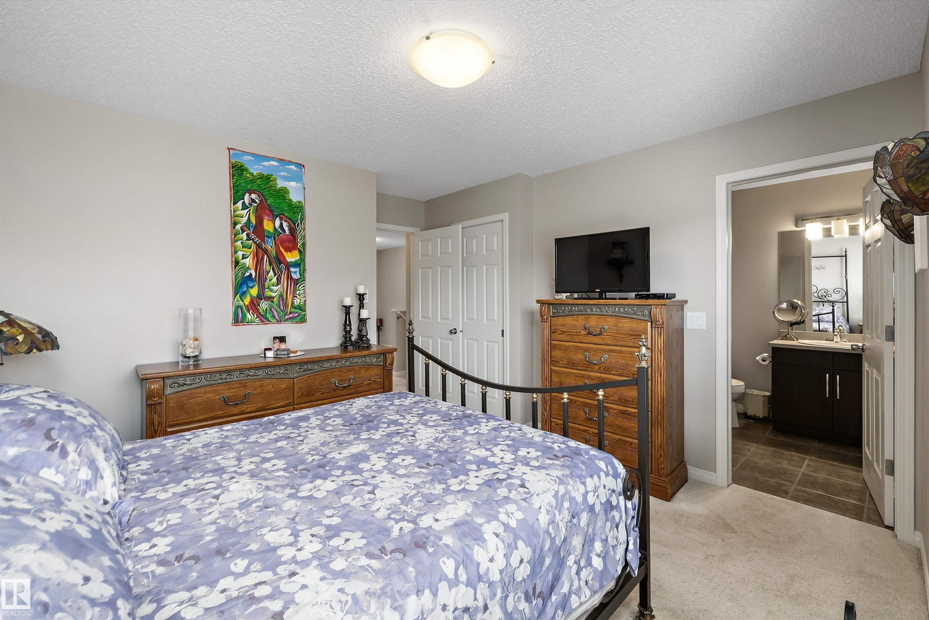 Carpeted bedroom featuring neutral wall tones and a white textured ceiling - 4688 Crabapple Run Sw, Edmonton, AB - Indoor Photo Showing Bedroom