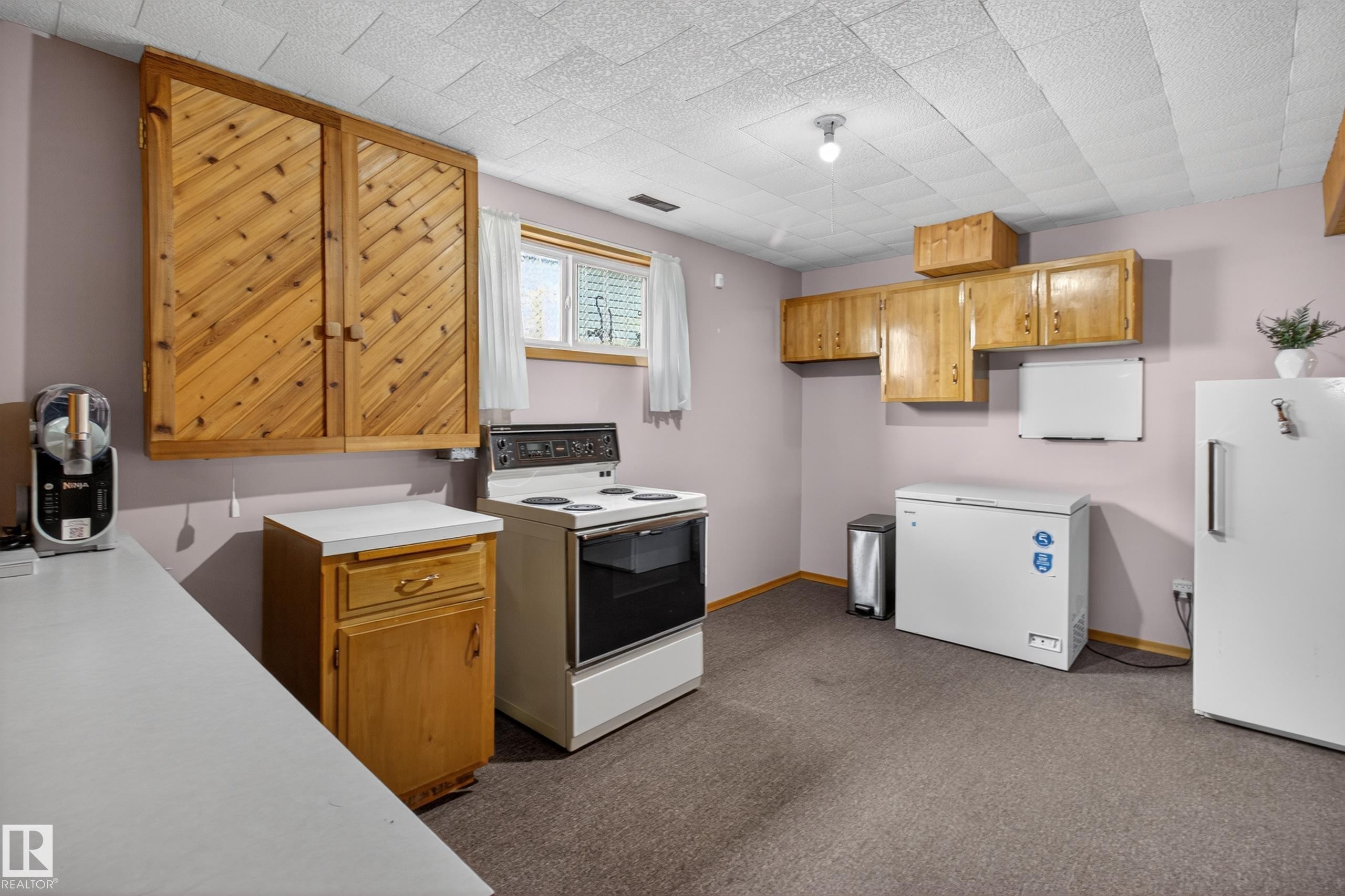 5329 65 St, Redwater, AB - Indoor Photo Showing Kitchen