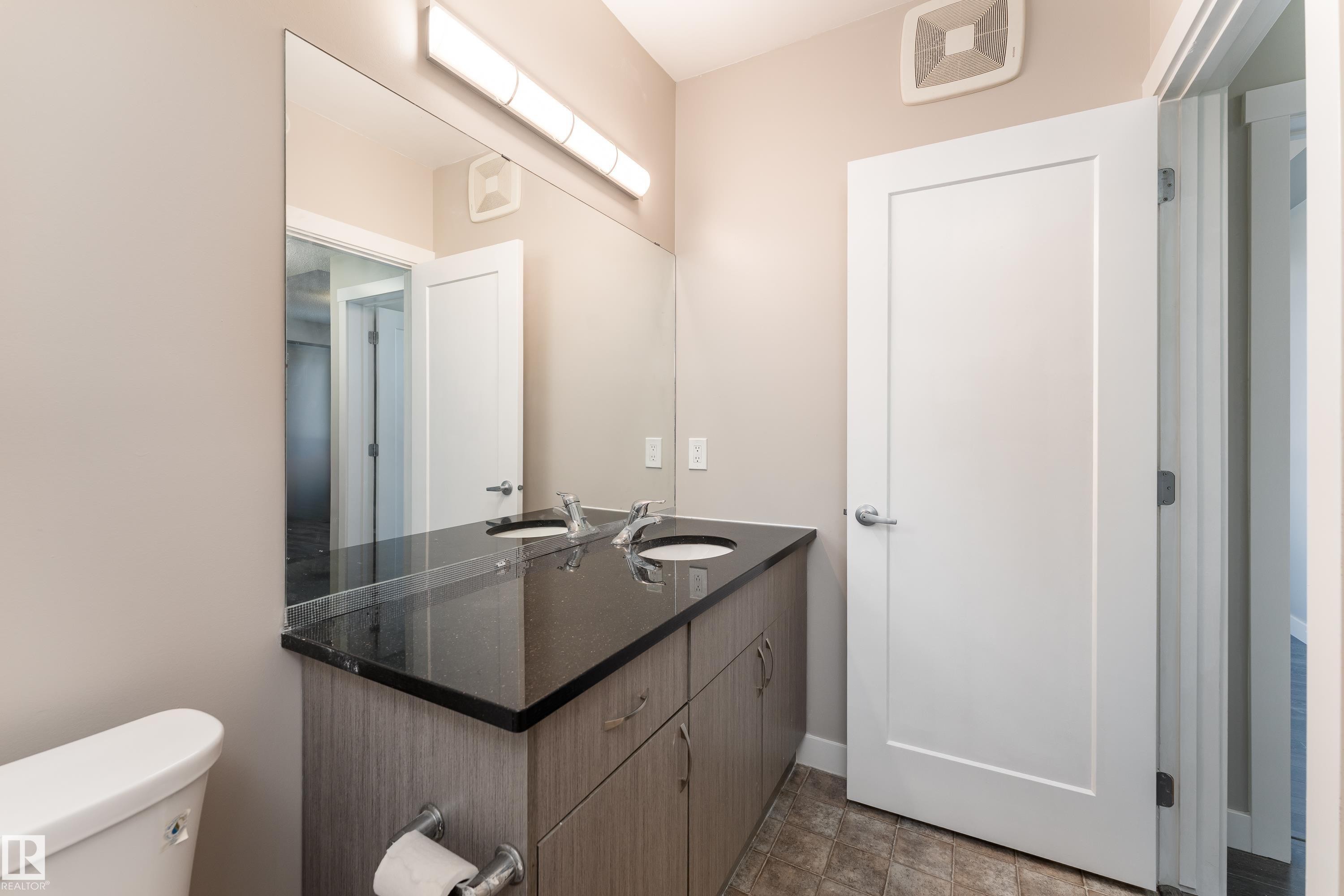 458 Allard Boulevard Sw, Edmonton, AB - Indoor Photo Showing Bathroom
