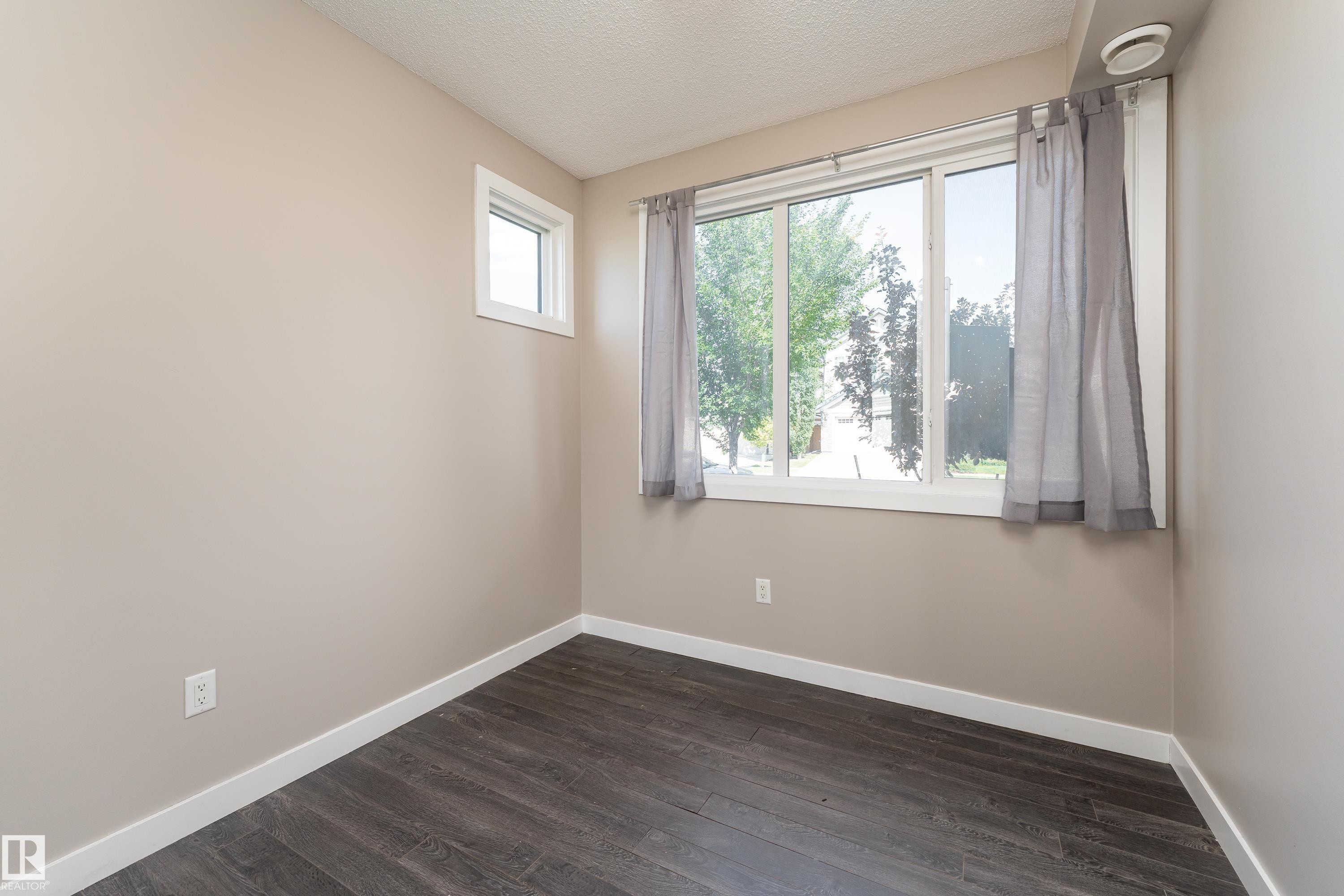 458 Allard Boulevard Sw, Edmonton, AB - Indoor Photo Showing Other Room