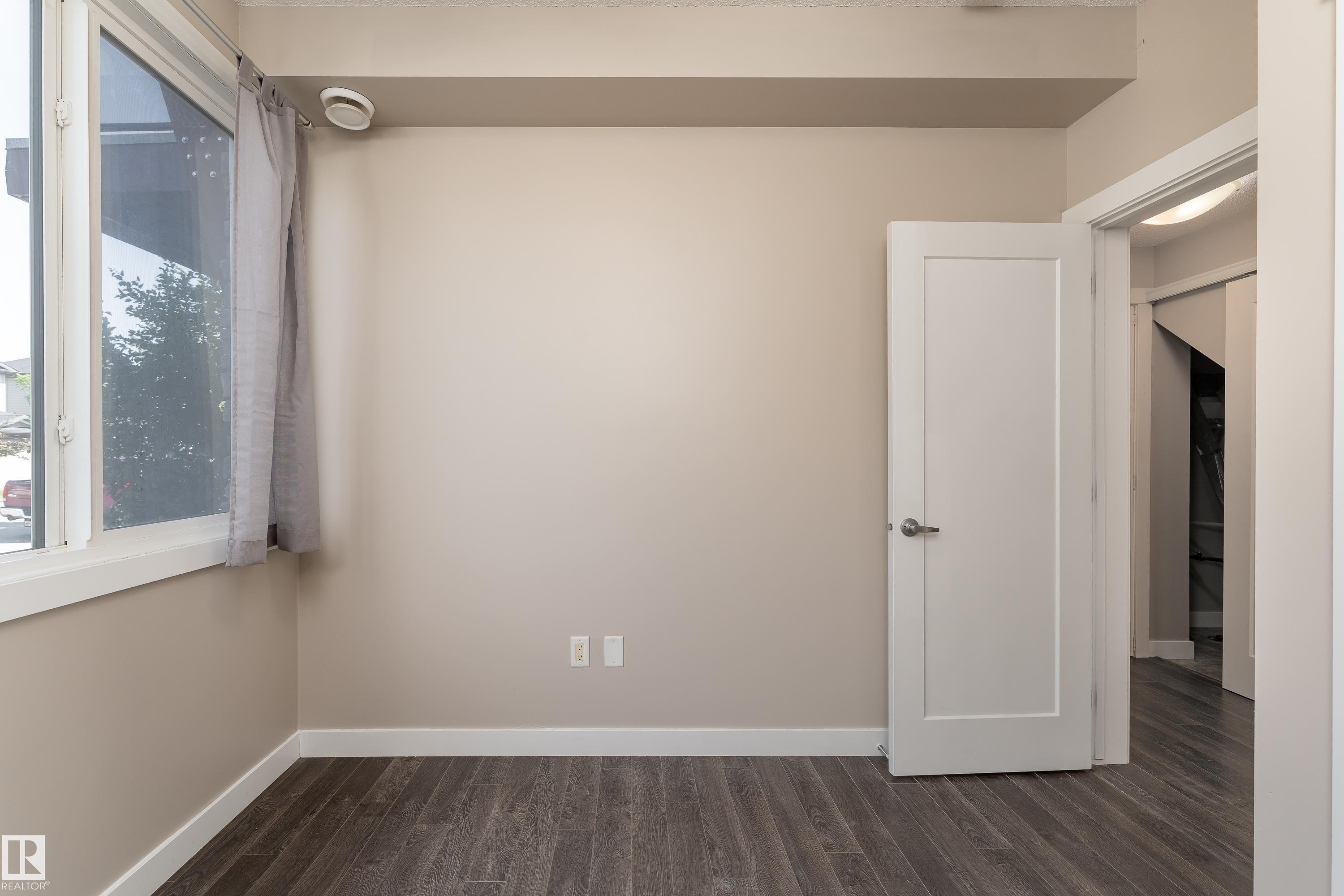 458 Allard Boulevard Sw, Edmonton, AB - Indoor Photo Showing Other Room