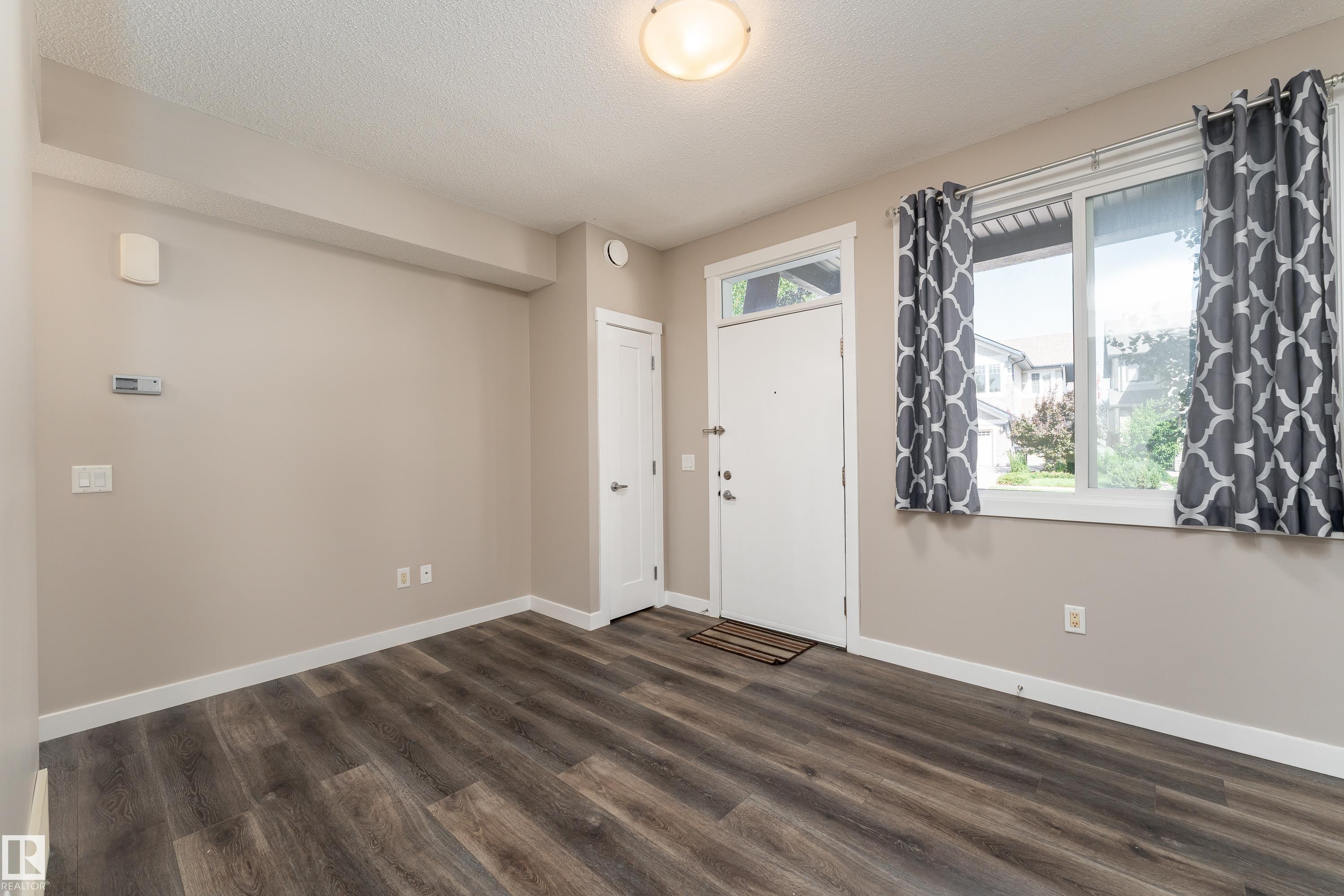 458 Allard Boulevard Sw, Edmonton, AB - Indoor Photo Showing Other Room