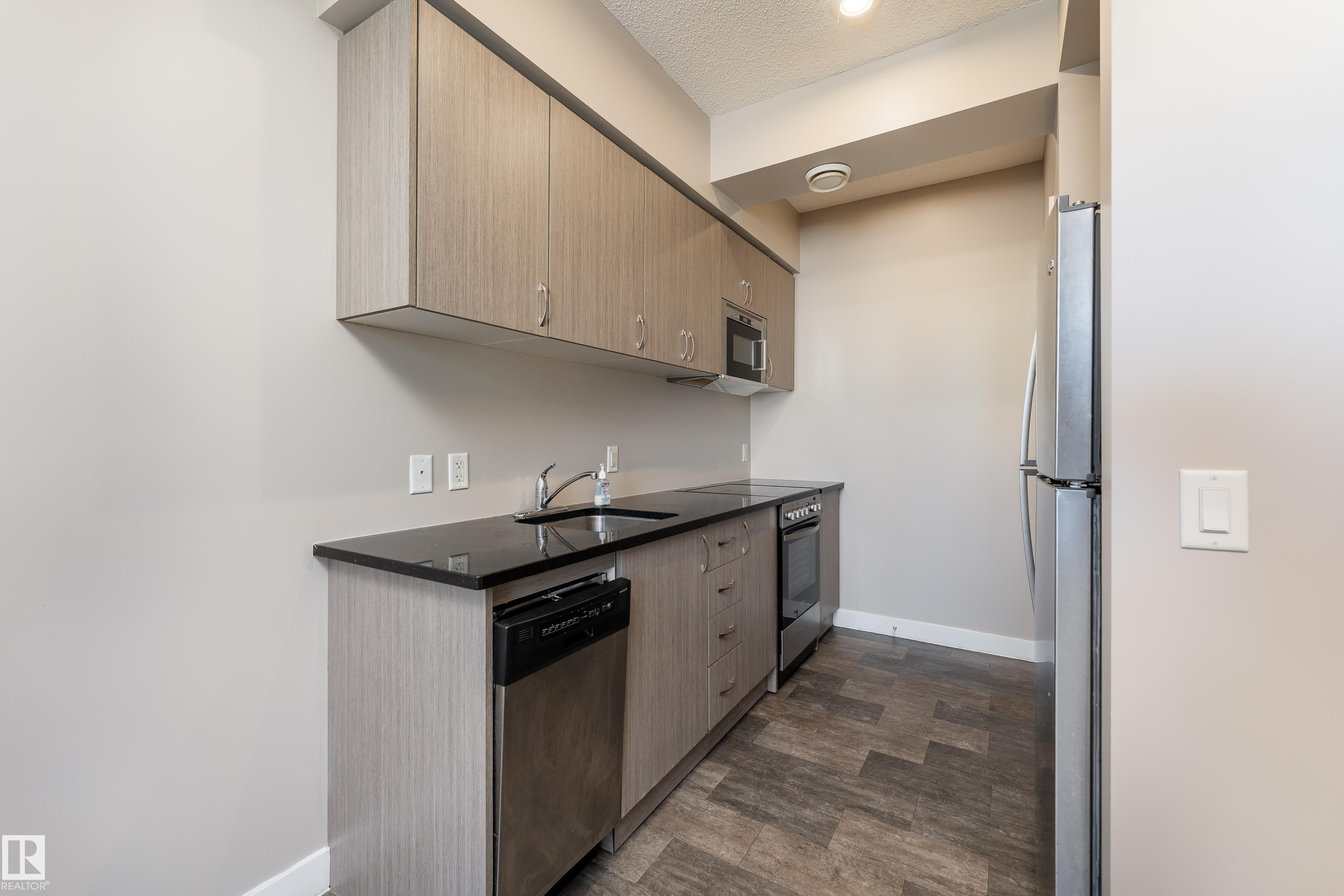 458 Allard Boulevard Sw, Edmonton, AB - Indoor Photo Showing Other Room