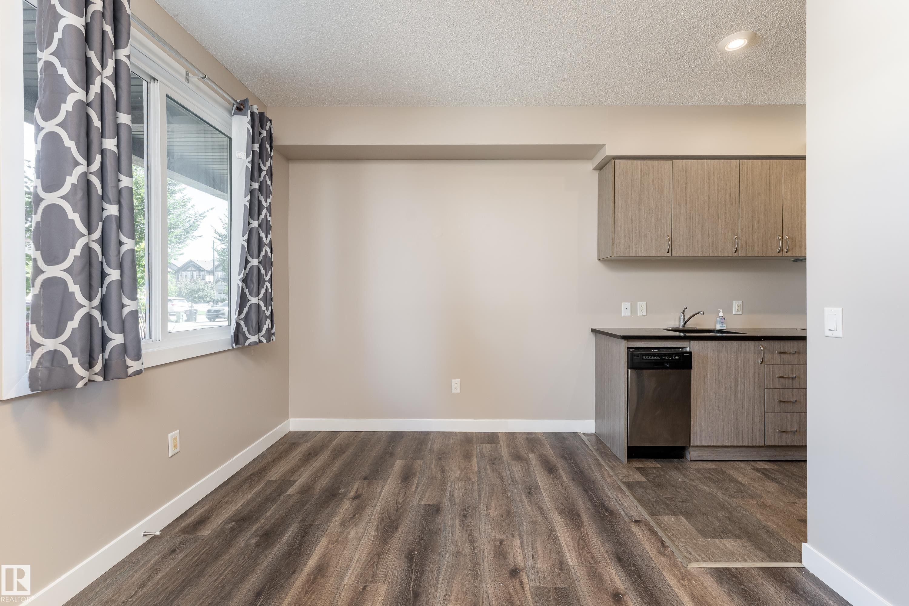 458 Allard Boulevard Sw, Edmonton, AB - Indoor