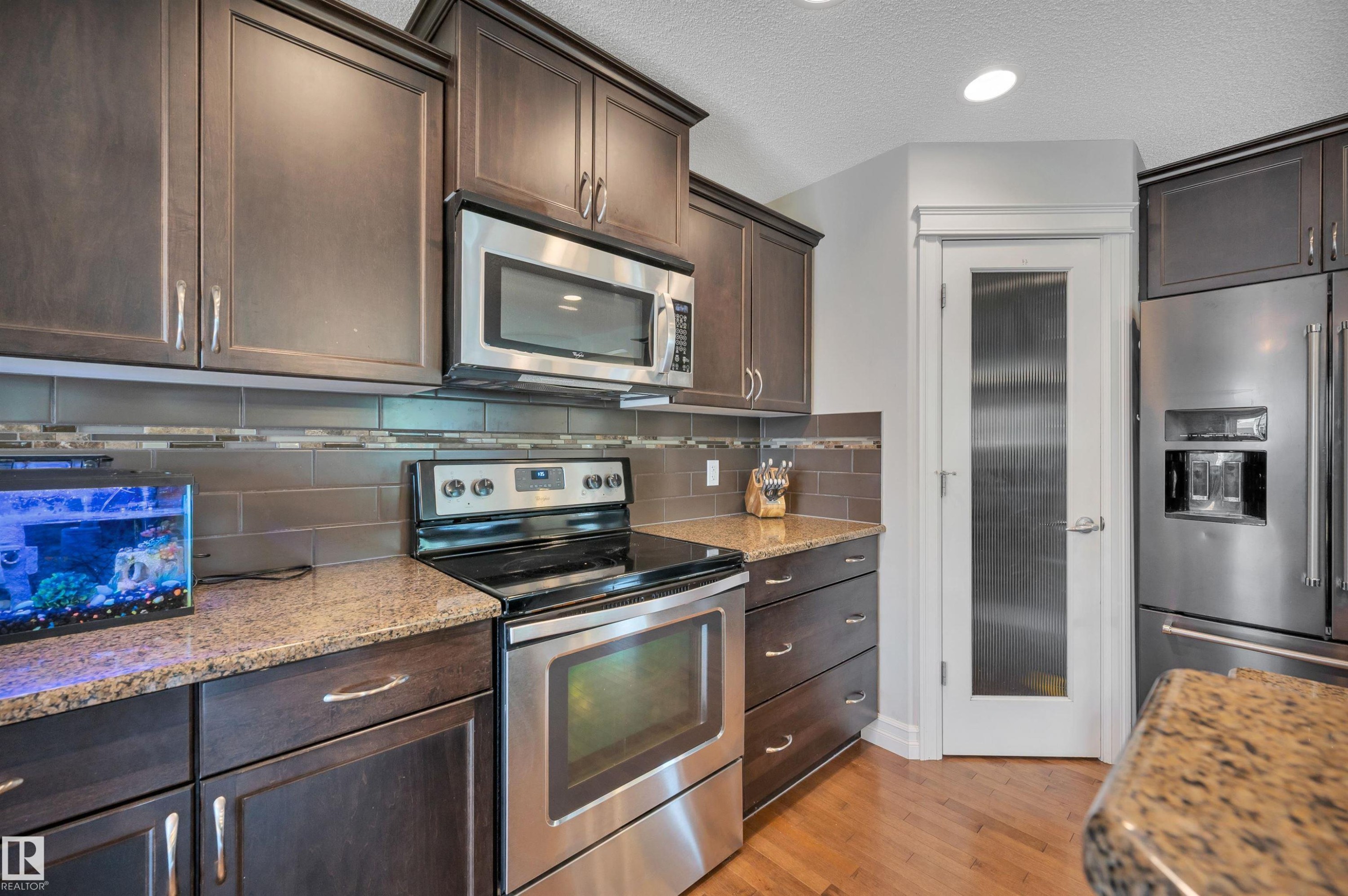 1740 59 Street Sw, Edmonton, AB - Indoor Photo Showing Kitchen With Stainless Steel Kitchen