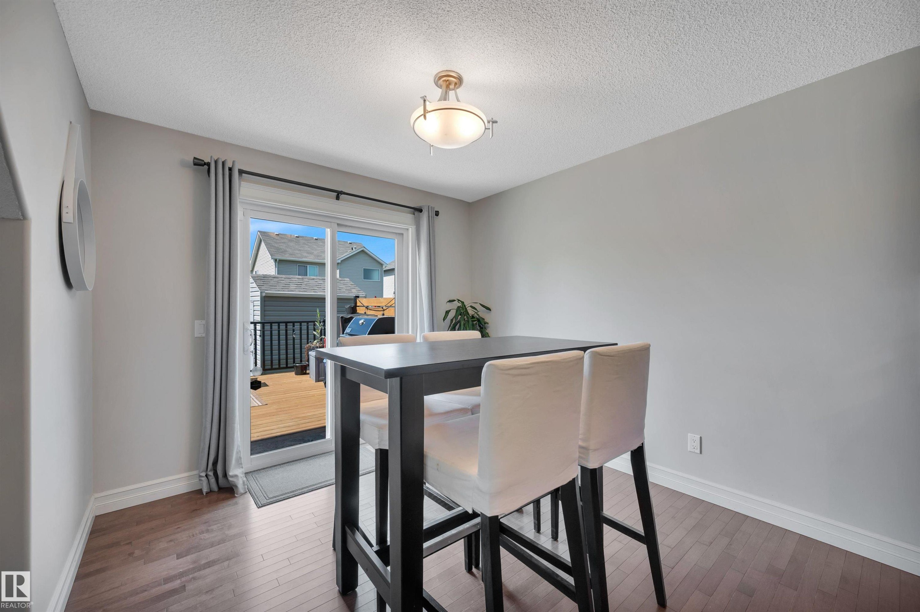 1740 59 Street Sw, Edmonton, AB - Indoor Photo Showing Dining Room