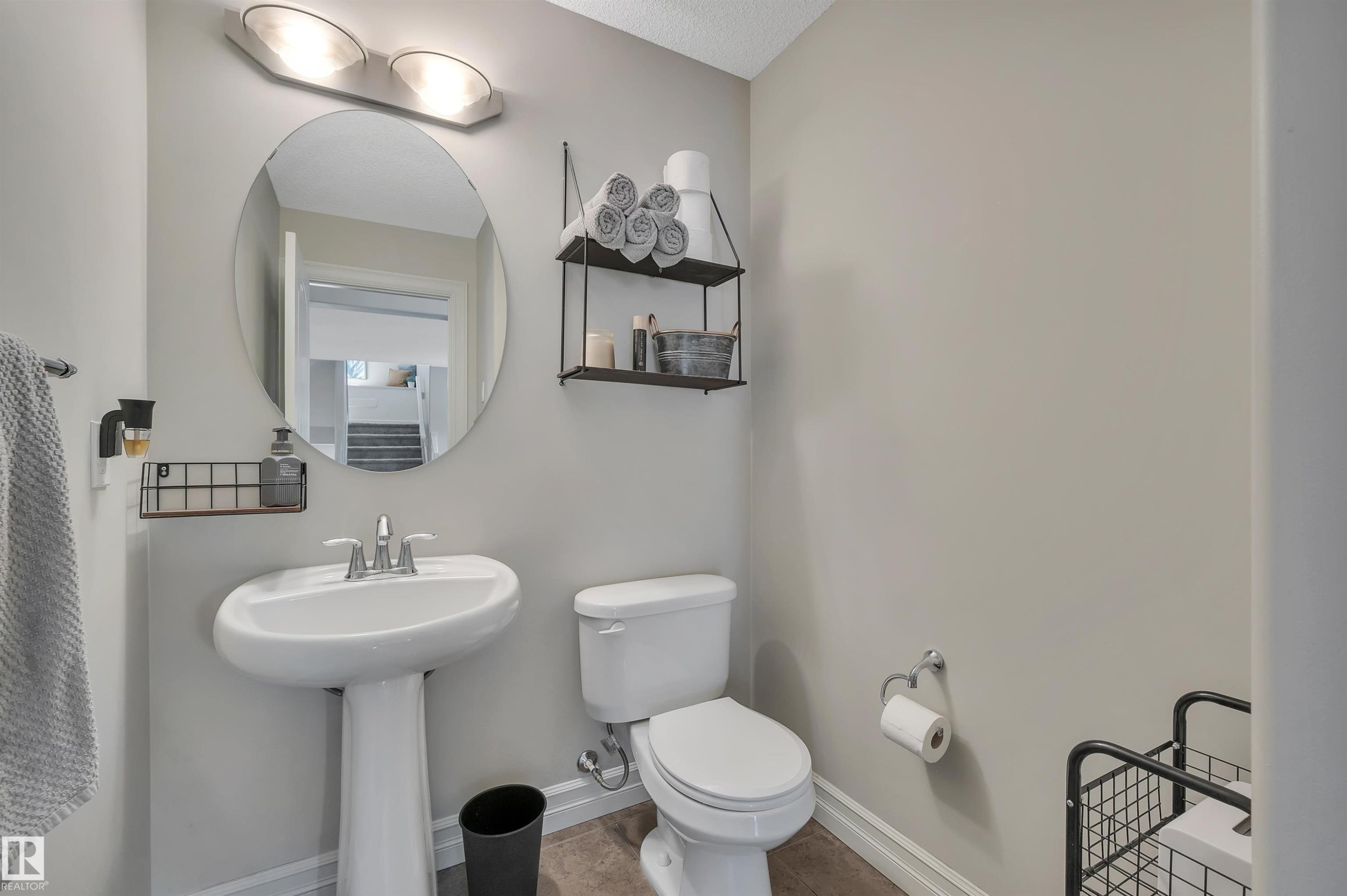 1740 59 Street Sw, Edmonton, AB - Indoor Photo Showing Bathroom