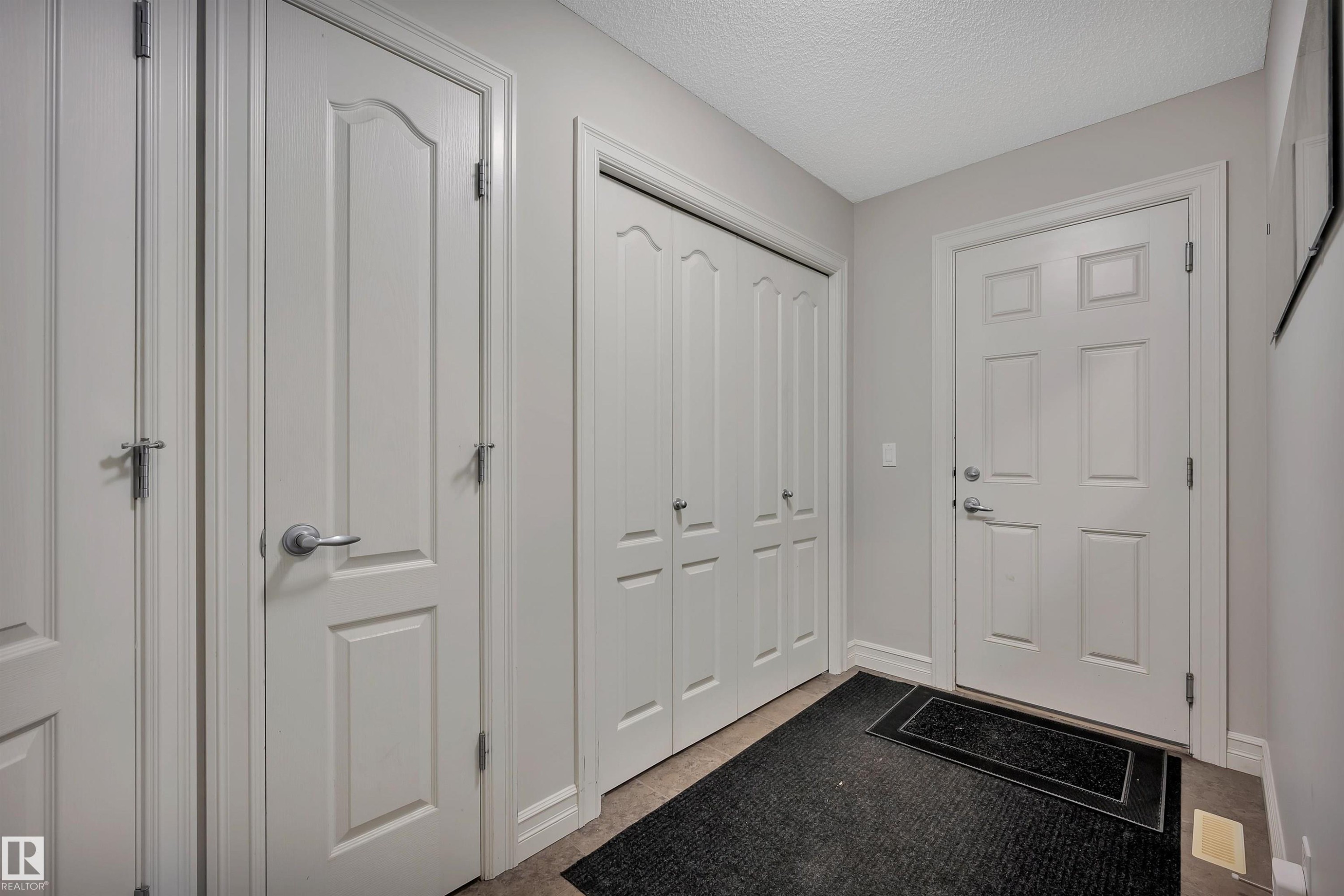 1740 59 Street Sw, Edmonton, AB - Indoor Photo Showing Other Room