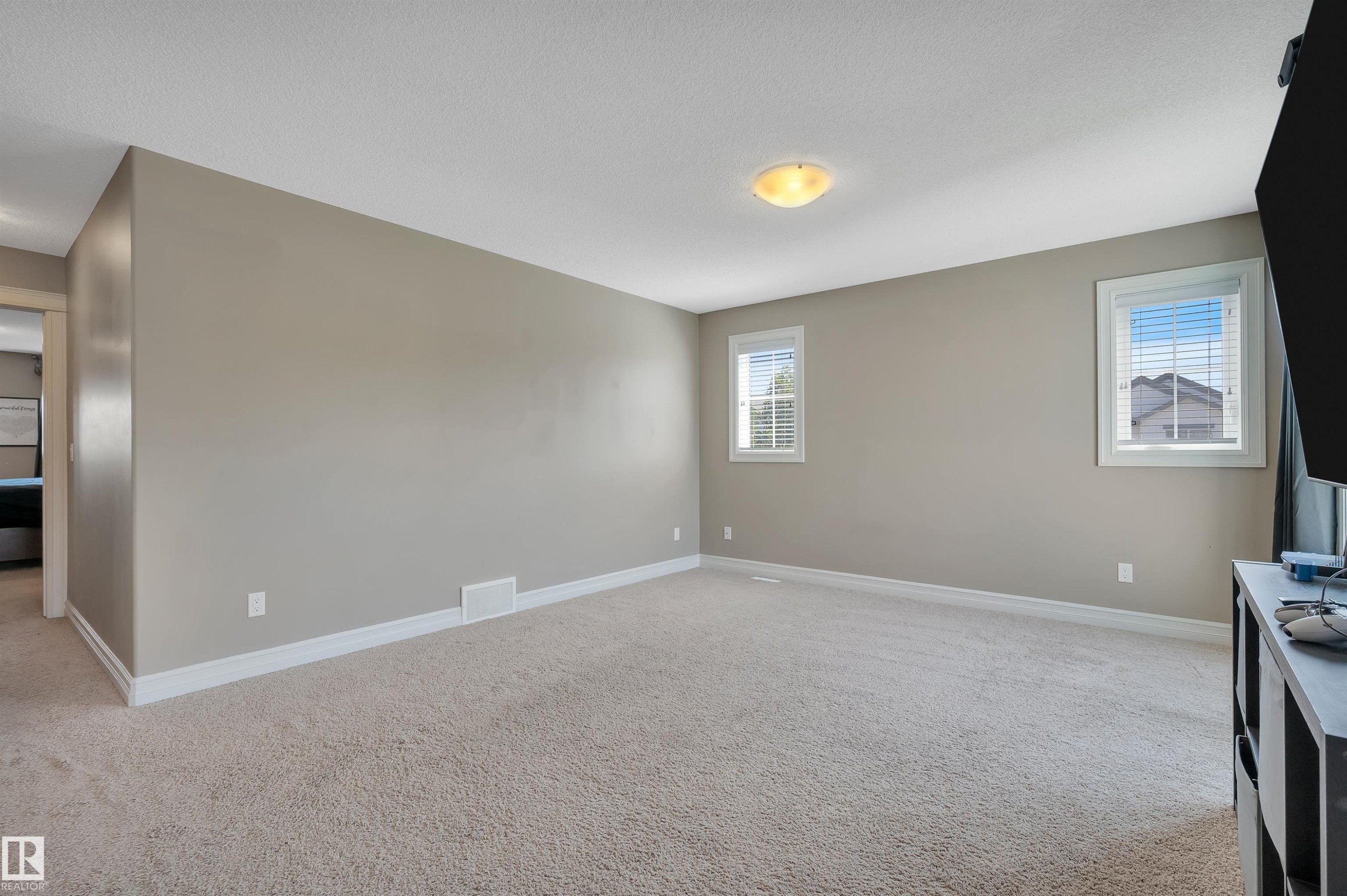 1740 59 Street Sw, Edmonton, AB - Indoor Photo Showing Other Room