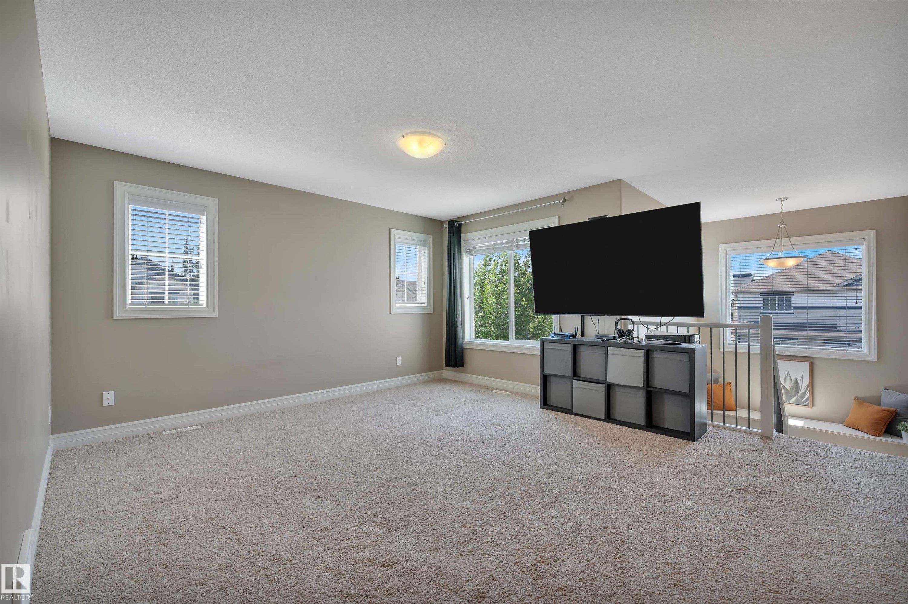 1740 59 Street Sw, Edmonton, AB - Indoor