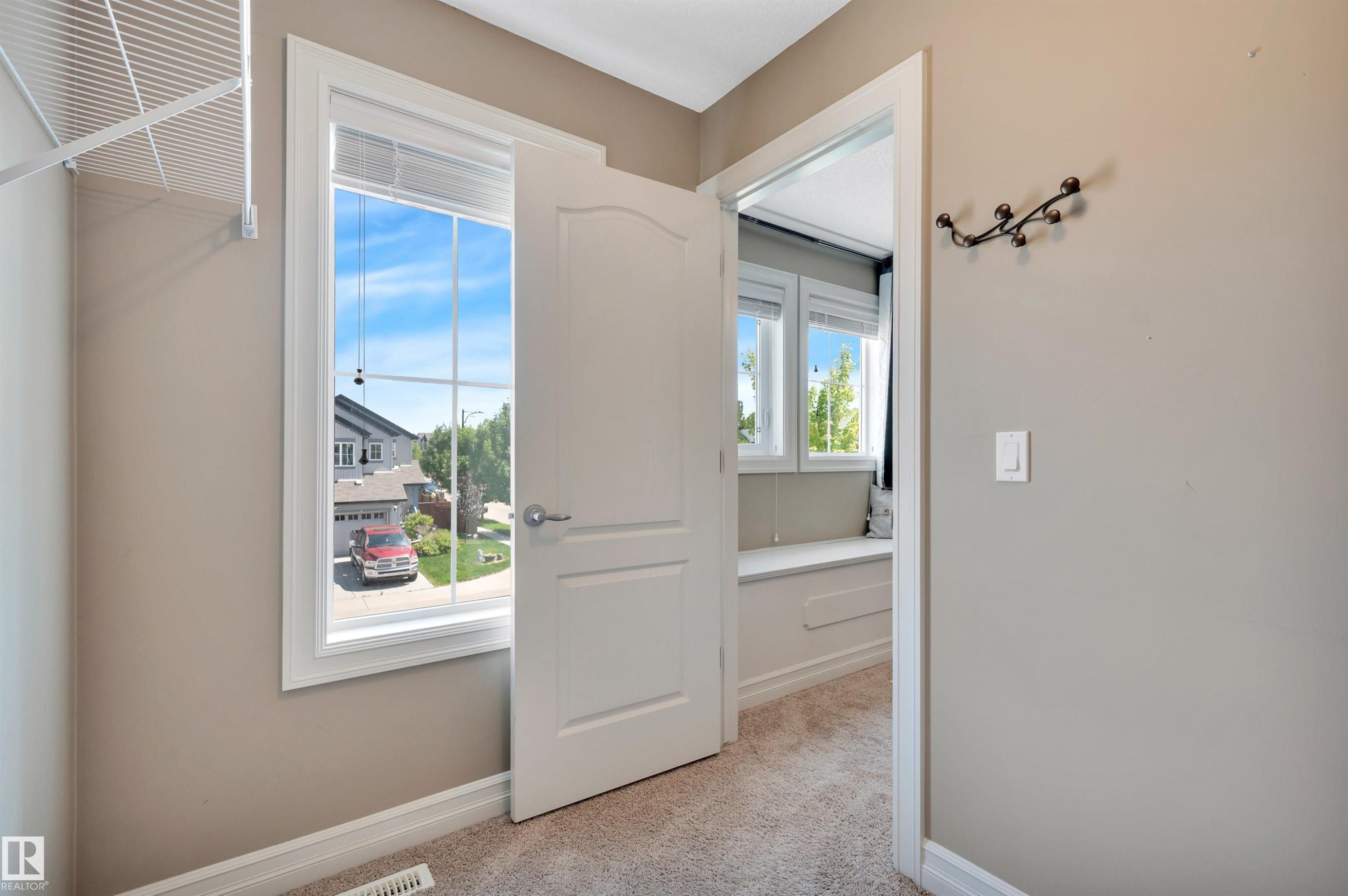 1740 59 Street Sw, Edmonton, AB - Indoor Photo Showing Other Room