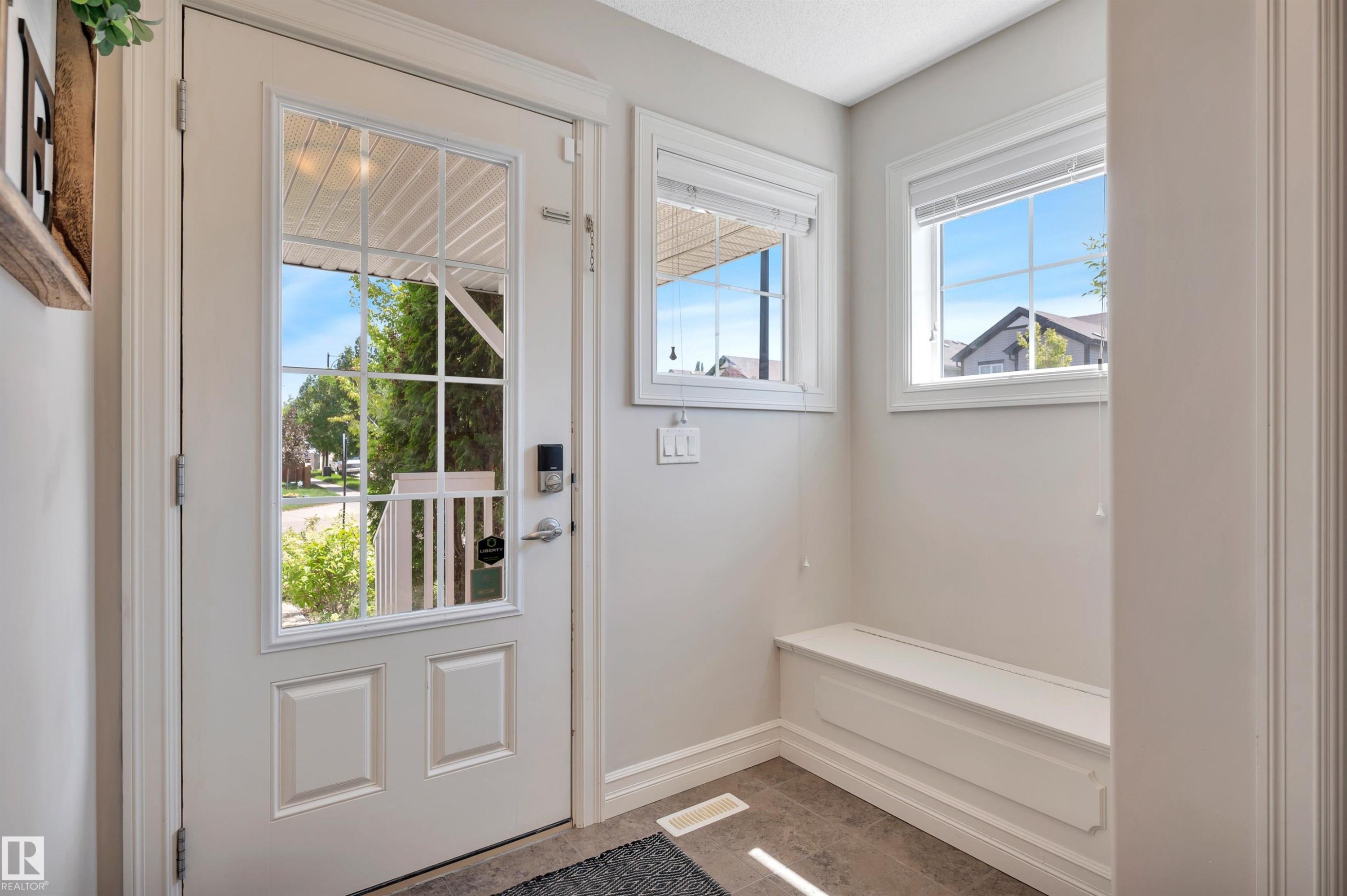 1740 59 Street Sw, Edmonton, AB - Indoor Photo Showing Other Room