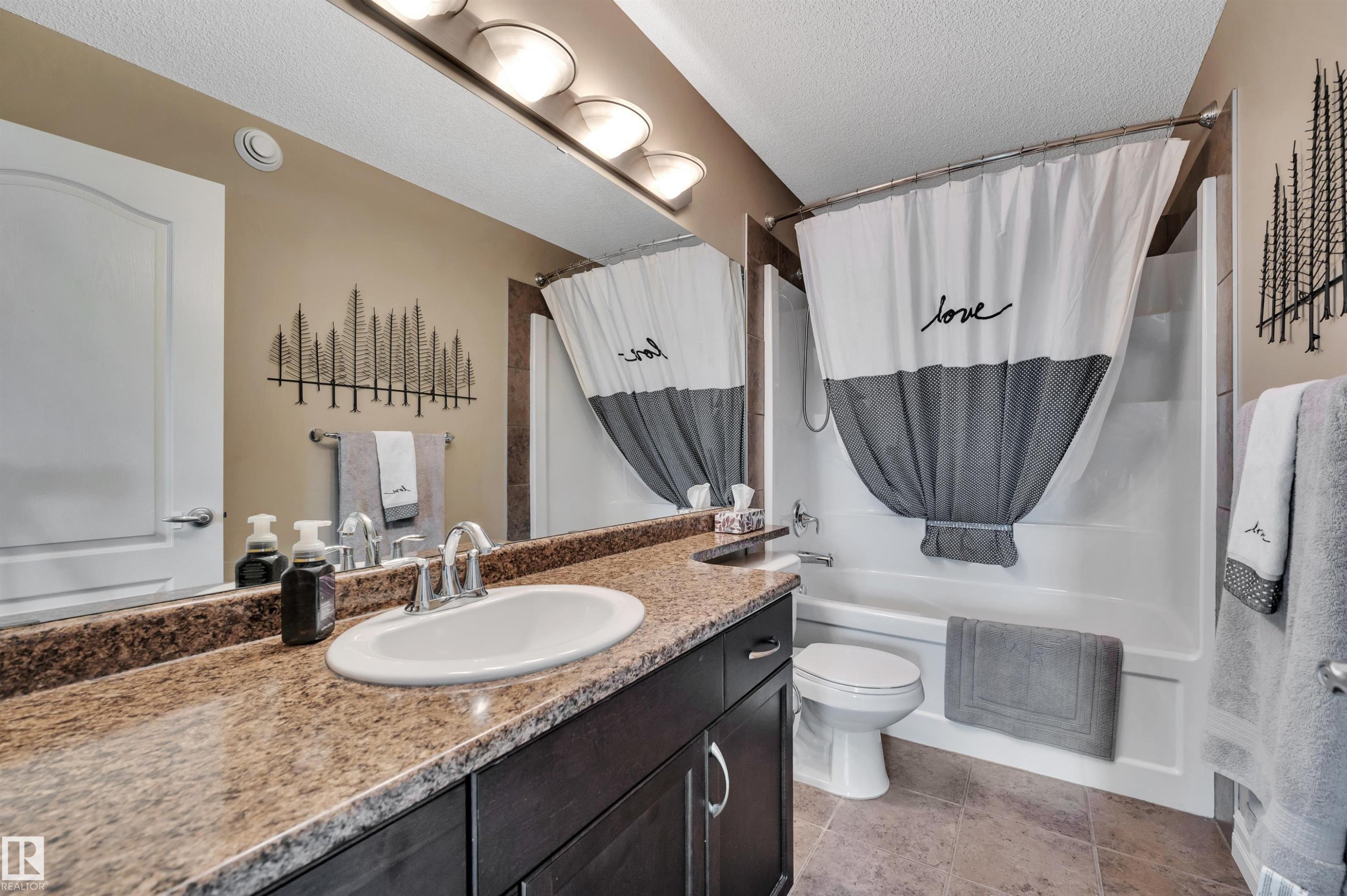 1740 59 Street Sw, Edmonton, AB - Indoor Photo Showing Bathroom