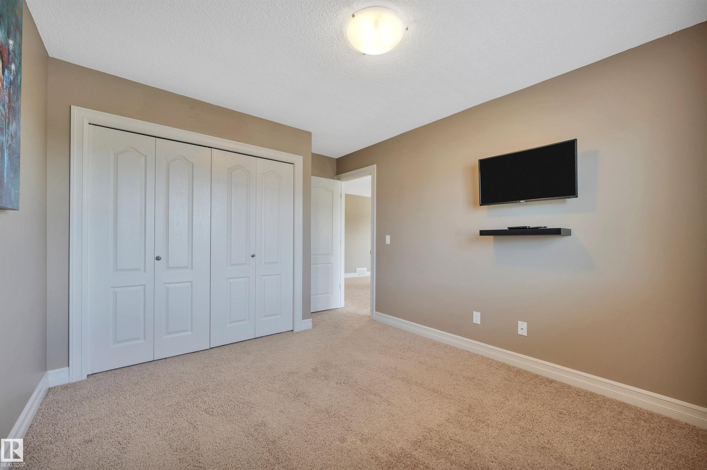 1740 59 Street Sw, Edmonton, AB - Indoor Photo Showing Other Room