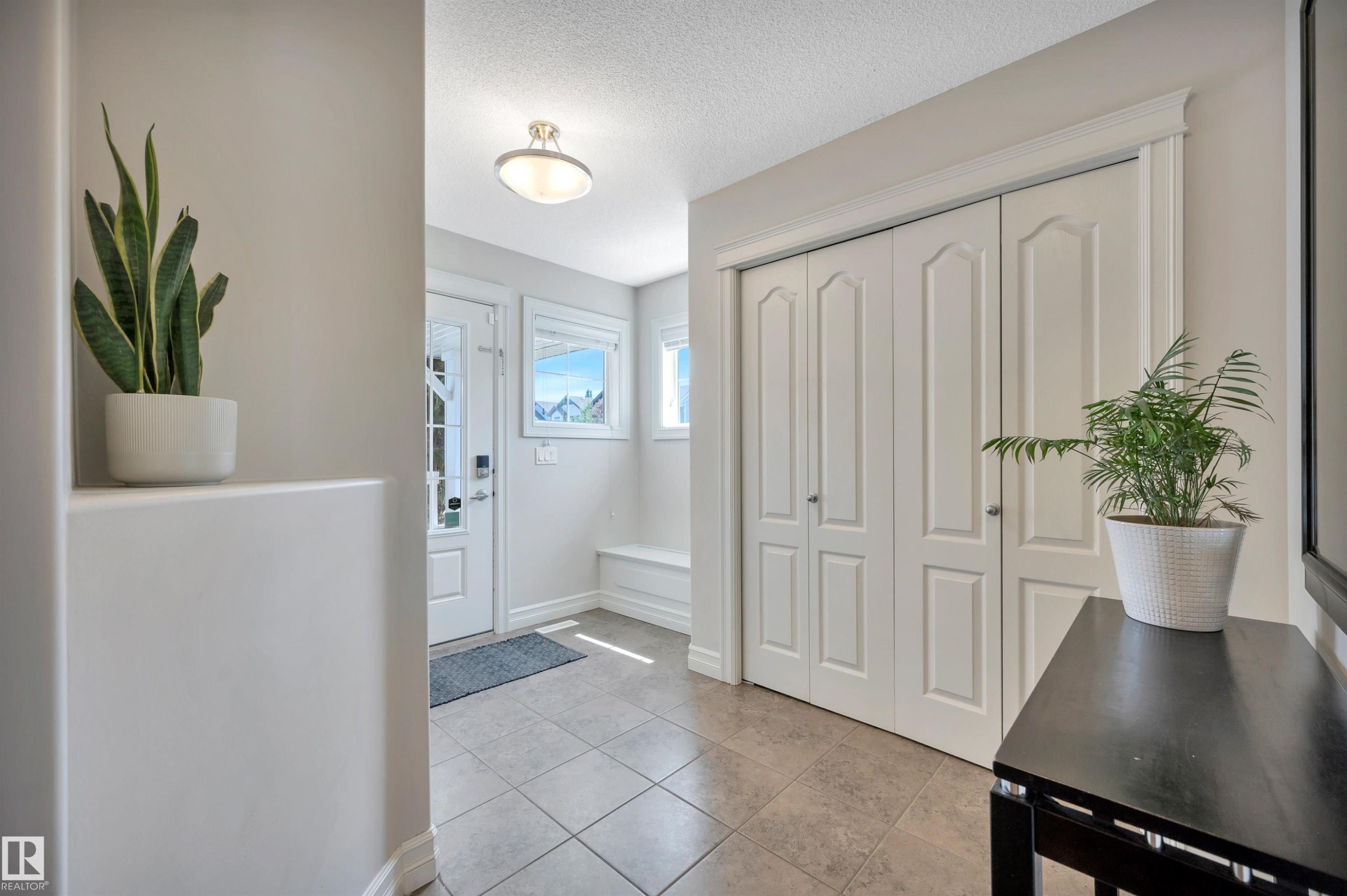 1740 59 Street Sw, Edmonton, AB - Indoor Photo Showing Other Room