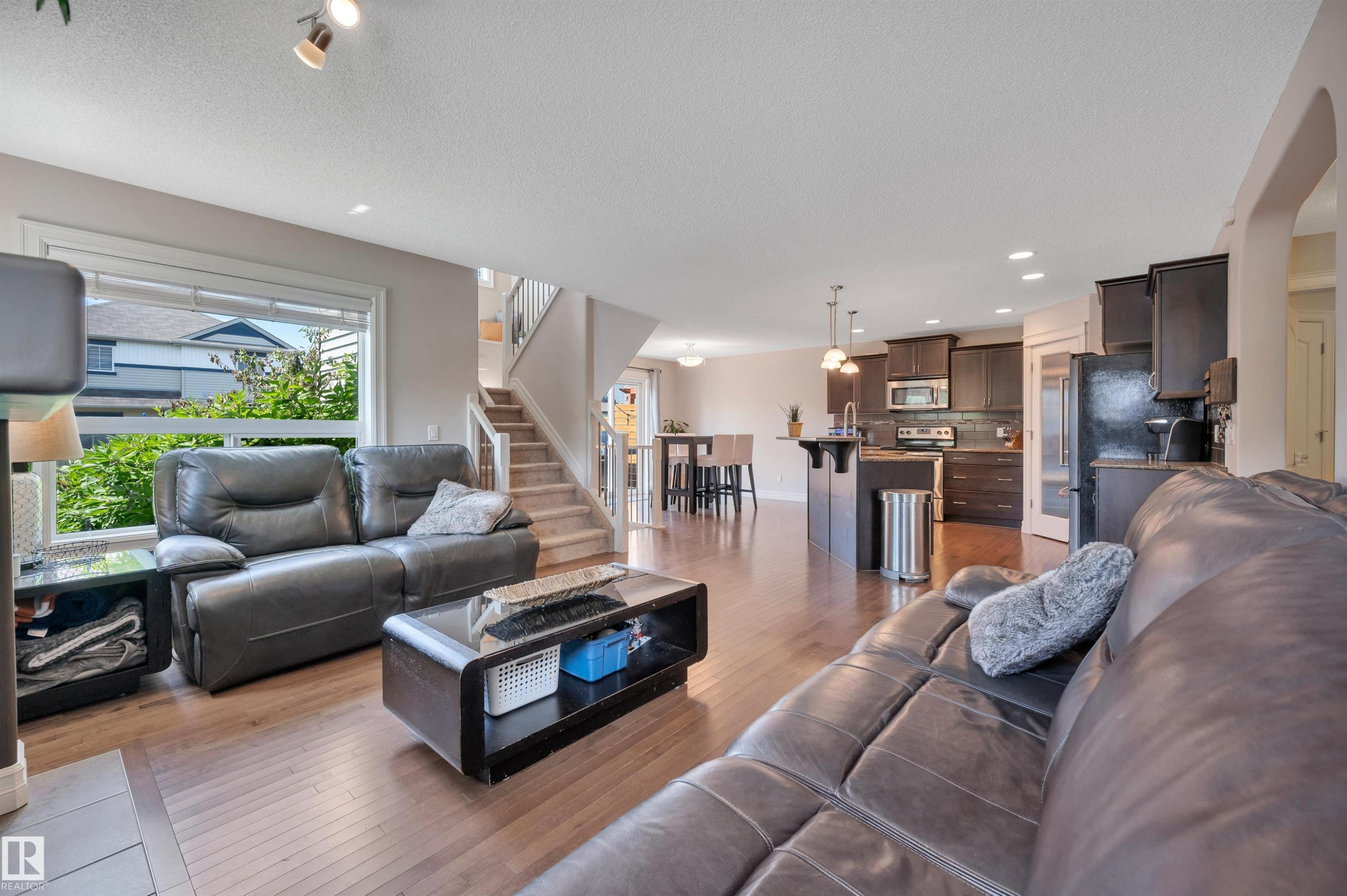 1740 59 Street Sw, Edmonton, AB - Indoor Photo Showing Living Room