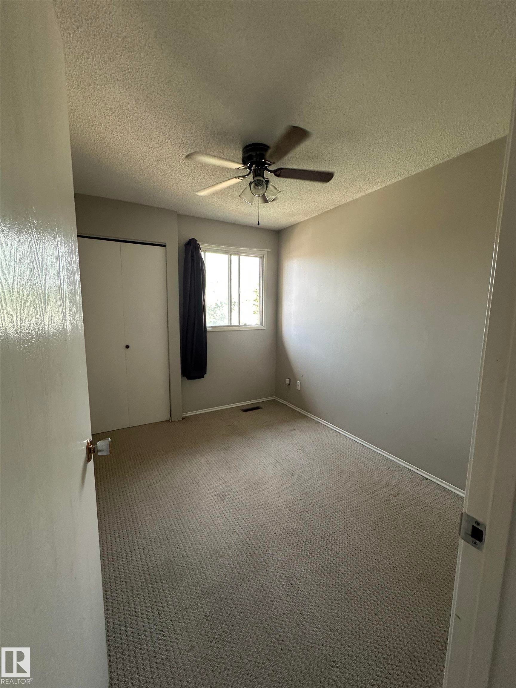 2114 47 Street Nw, Edmonton, AB - Indoor Photo Showing Other Room