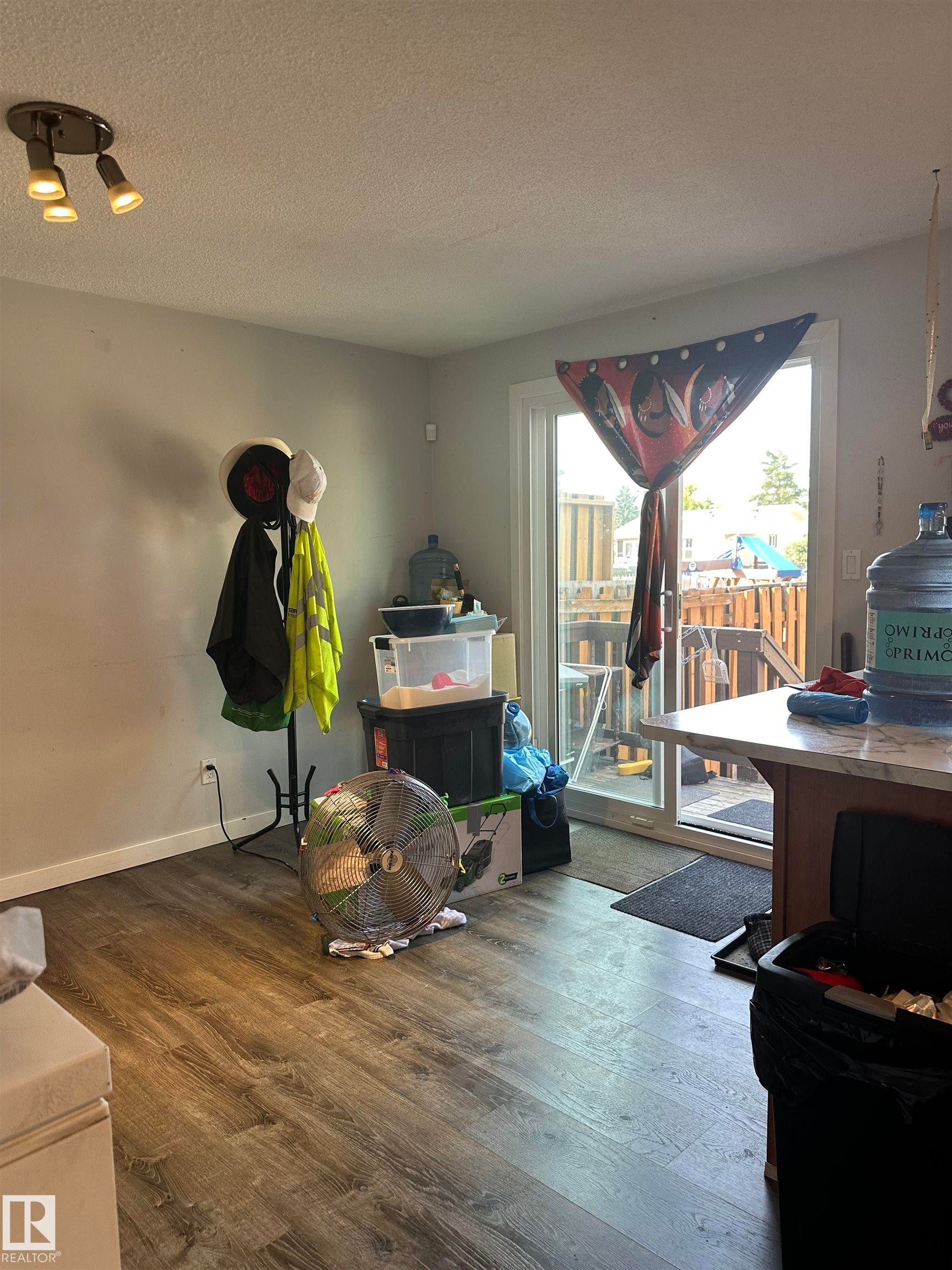 2114 47 Street Nw, Edmonton, AB - Indoor