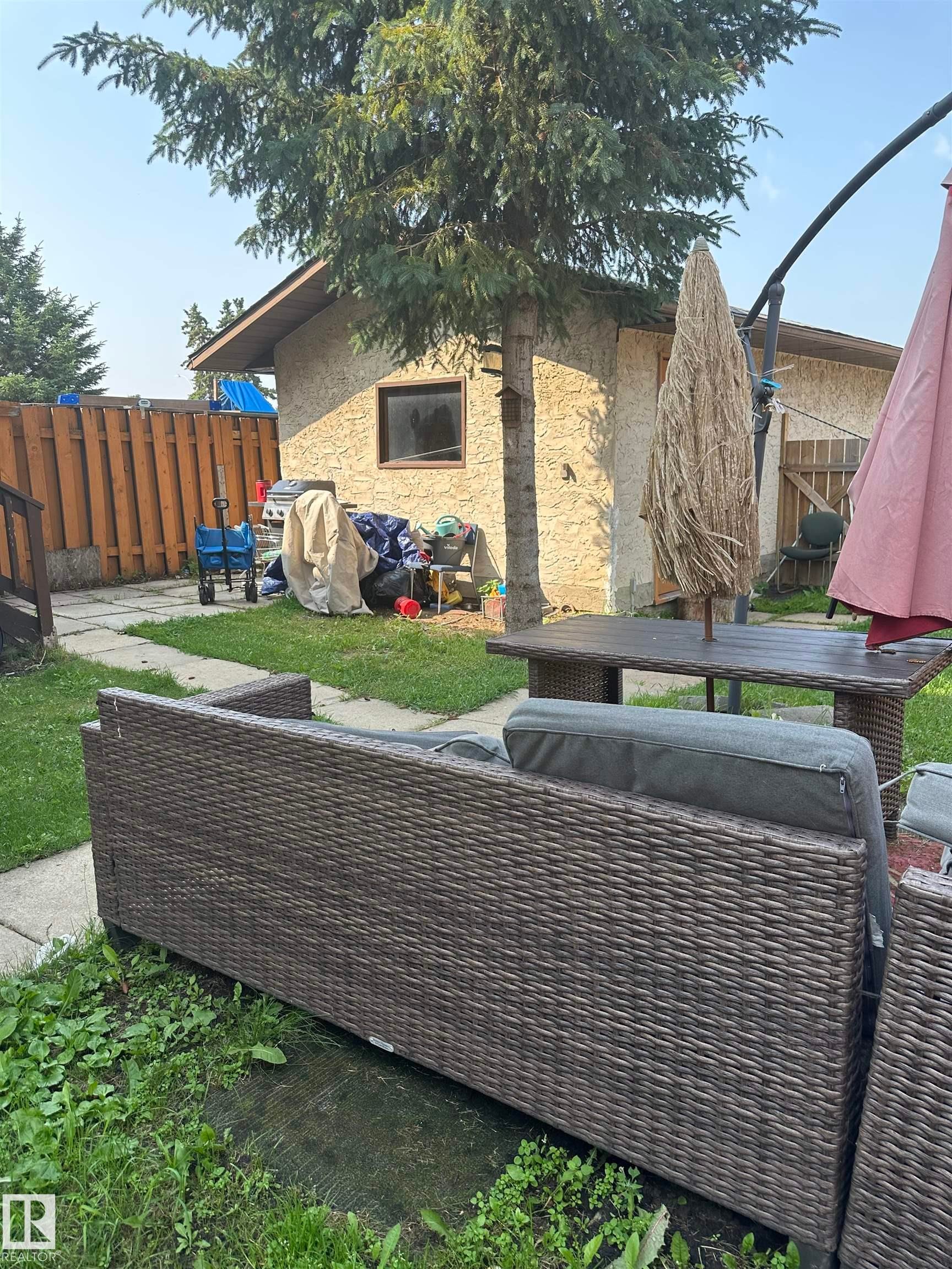 2114 47 Street Nw, Edmonton, AB - Outdoor