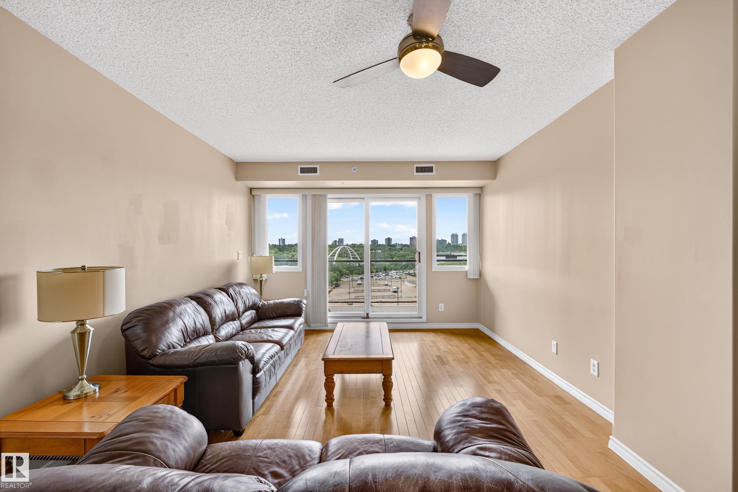 #703 9707 106 St Nw, Edmonton, AB - Indoor Photo Showing Living Room