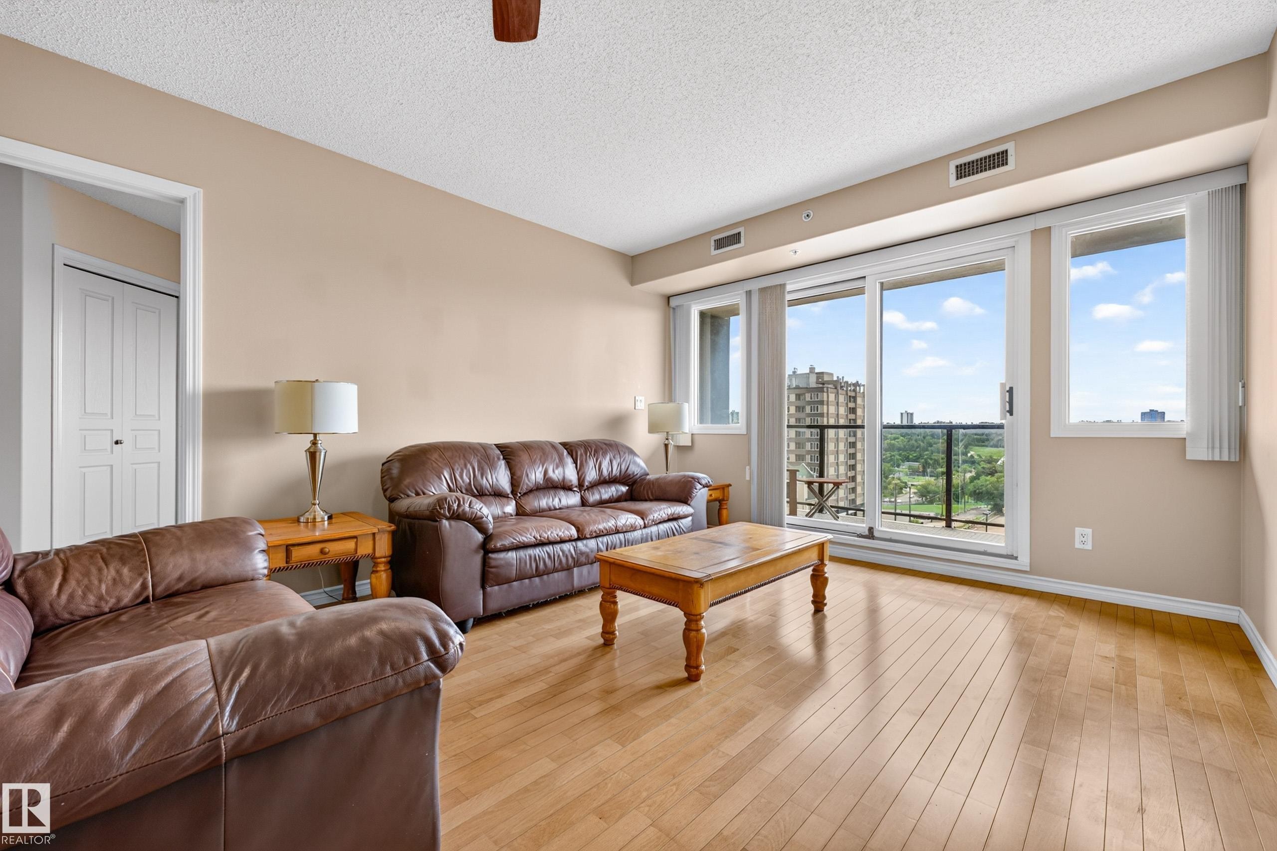 #703 9707 106 St Nw, Edmonton, AB - Indoor Photo Showing Living Room