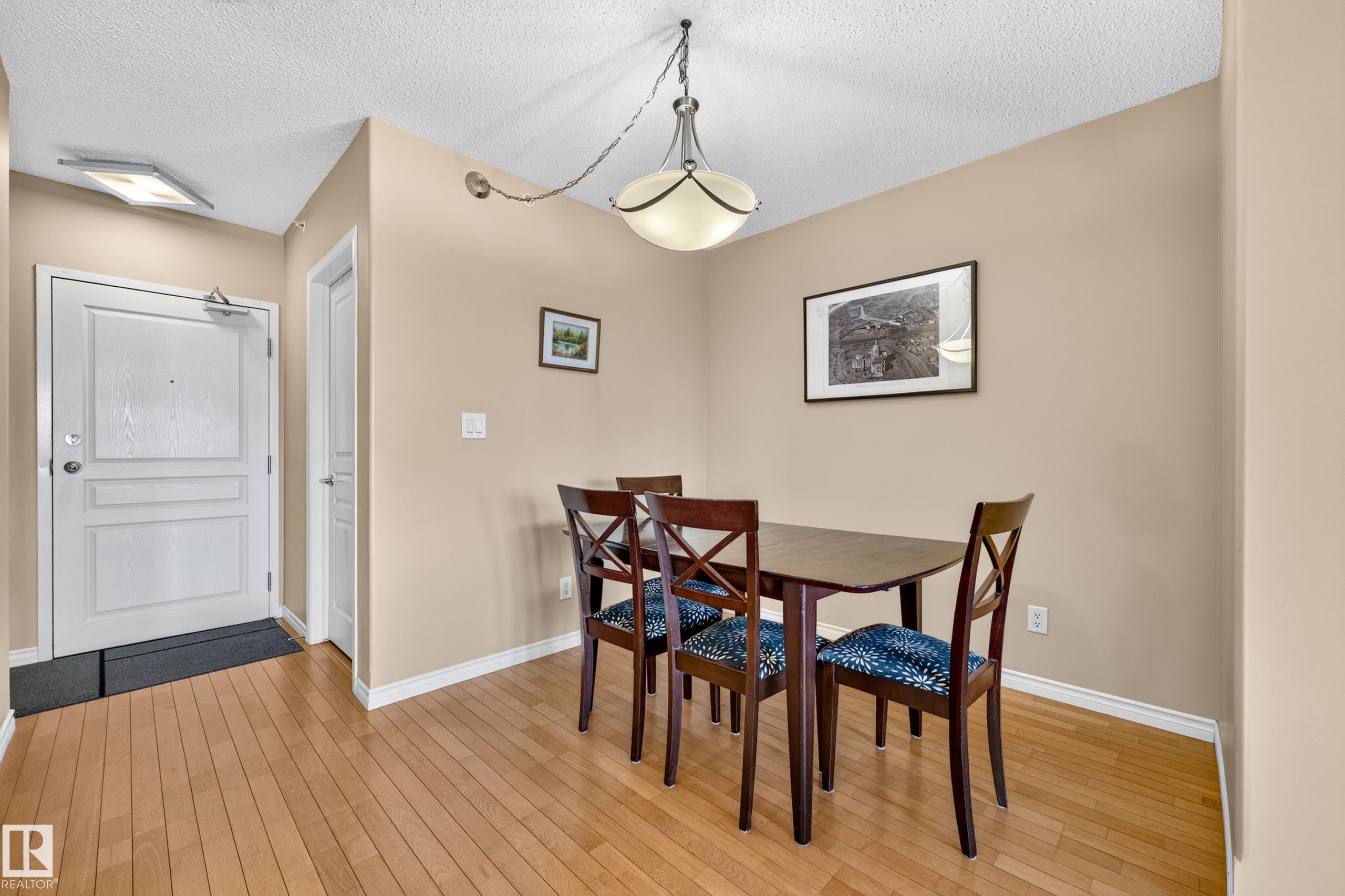 #703 9707 106 St Nw, Edmonton, AB - Indoor Photo Showing Dining Room