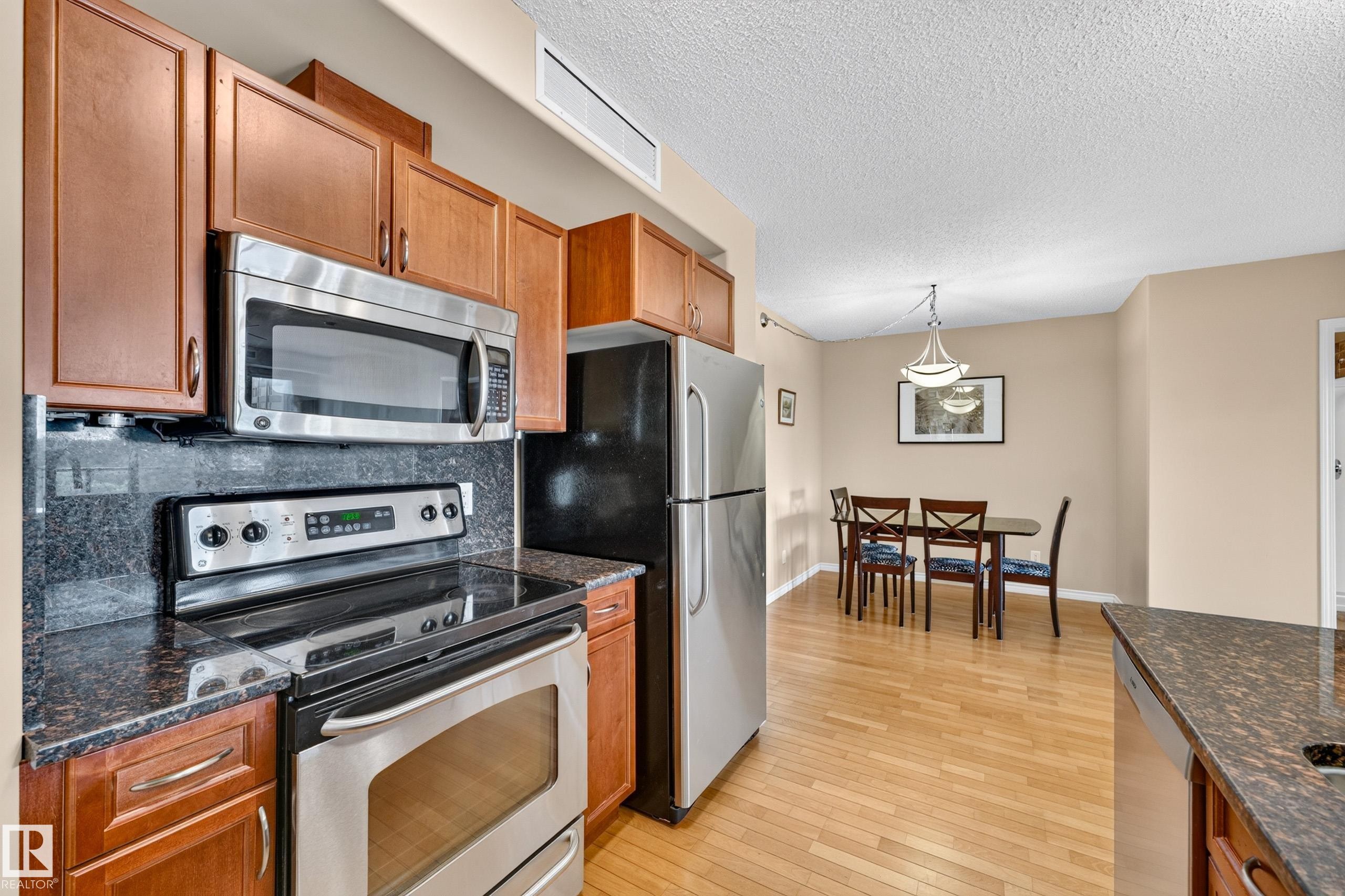 #703 9707 106 St Nw, Edmonton, AB - Indoor Photo Showing Kitchen