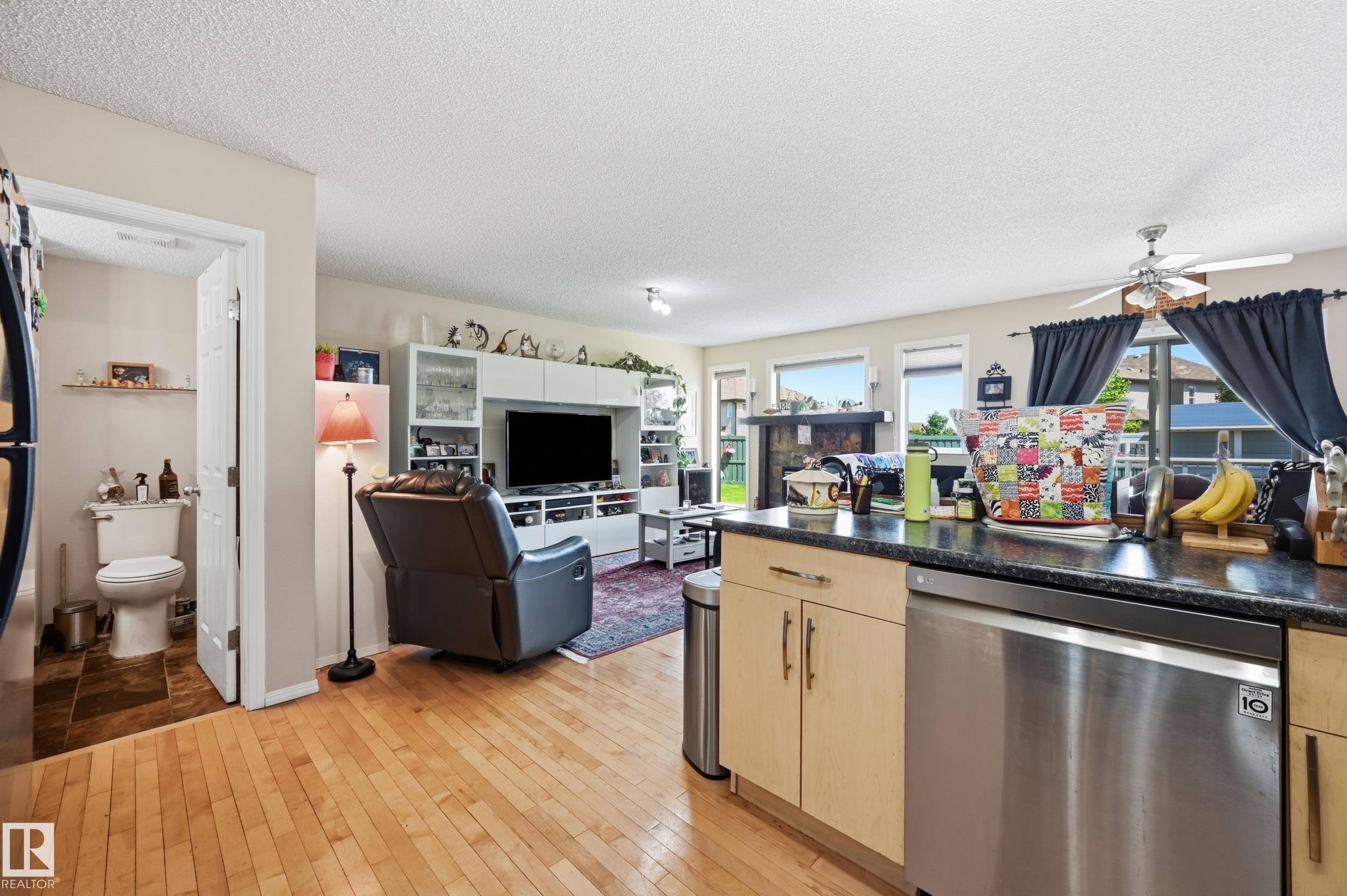 1867 119 Street Sw, Edmonton, AB - Indoor Photo Showing Kitchen