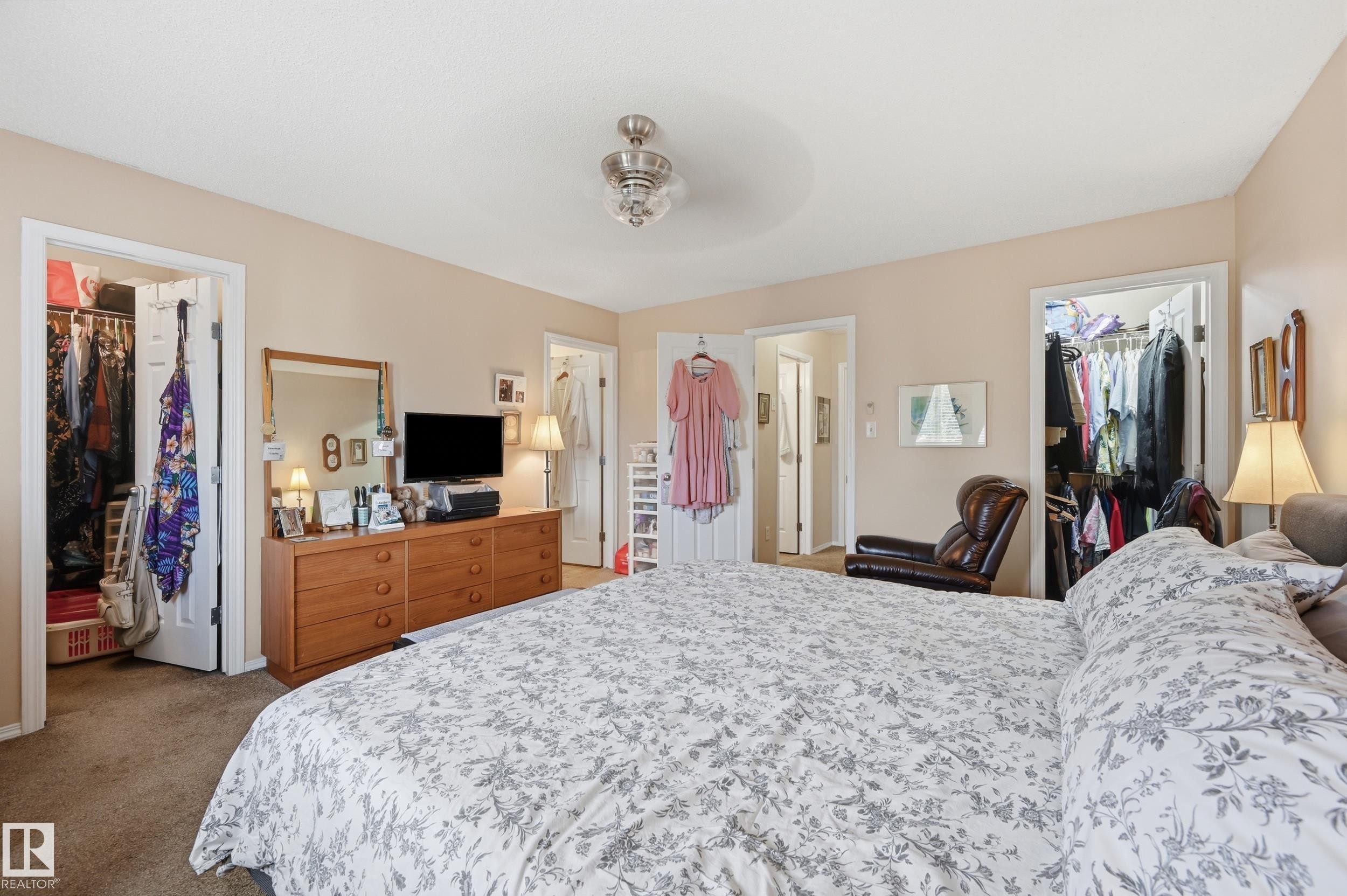 1867 119 Street Sw, Edmonton, AB - Indoor Photo Showing Bedroom