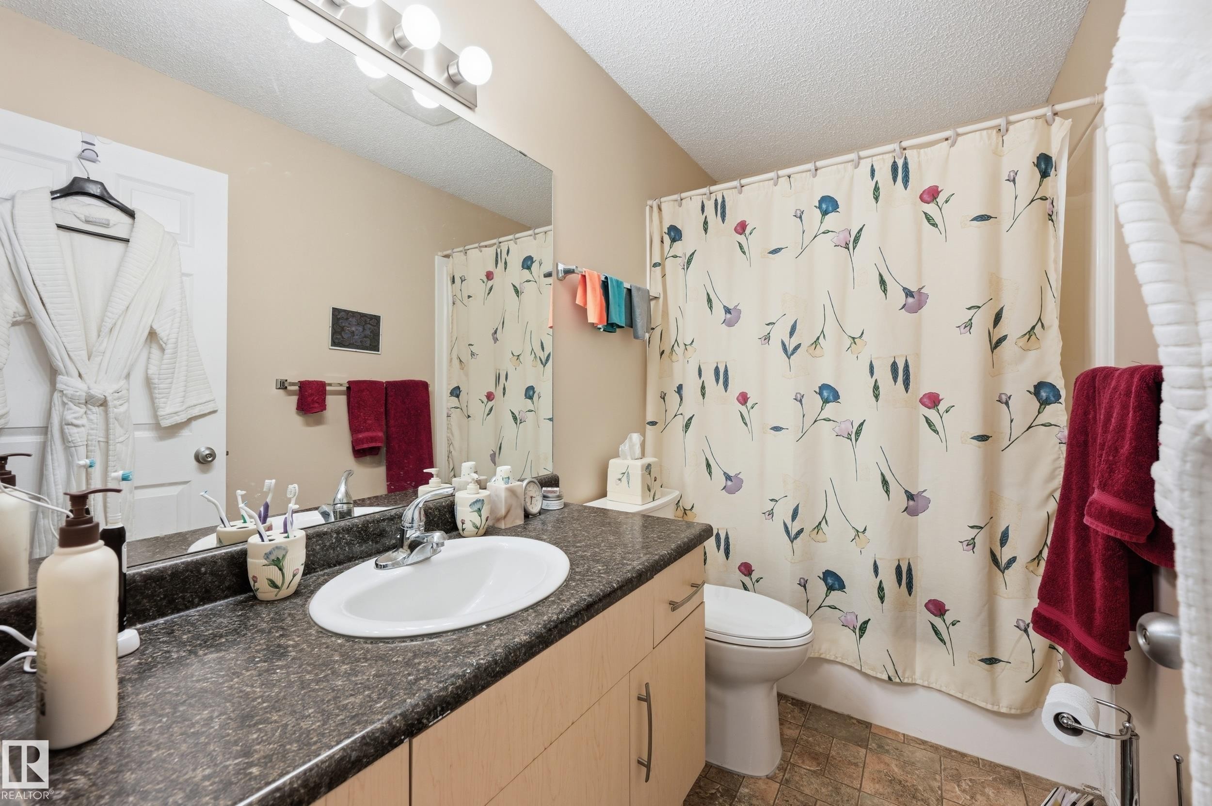 1867 119 Street Sw, Edmonton, AB - Indoor Photo Showing Bathroom