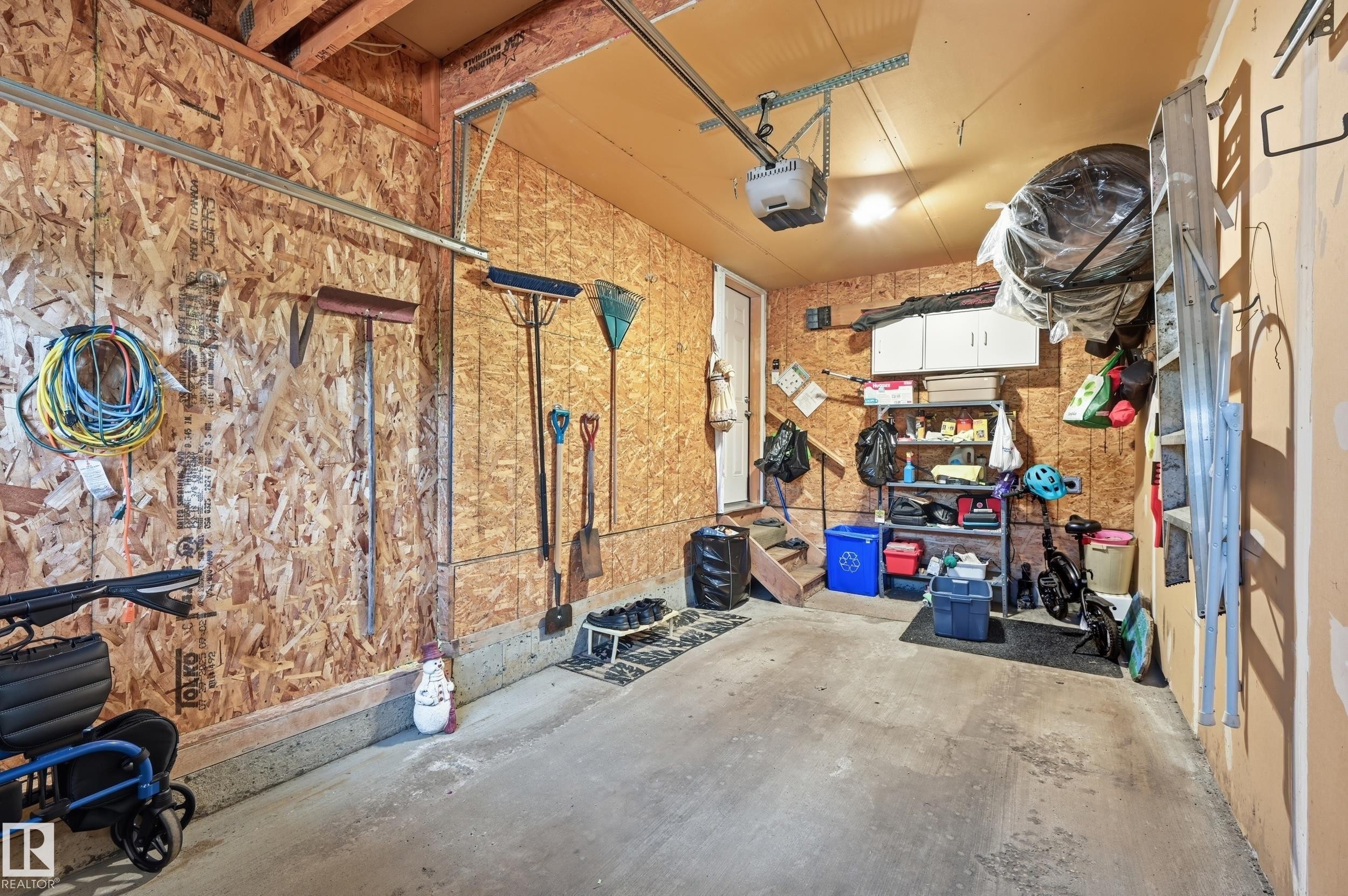 1867 119 Street Sw, Edmonton, AB - Indoor Photo Showing Garage