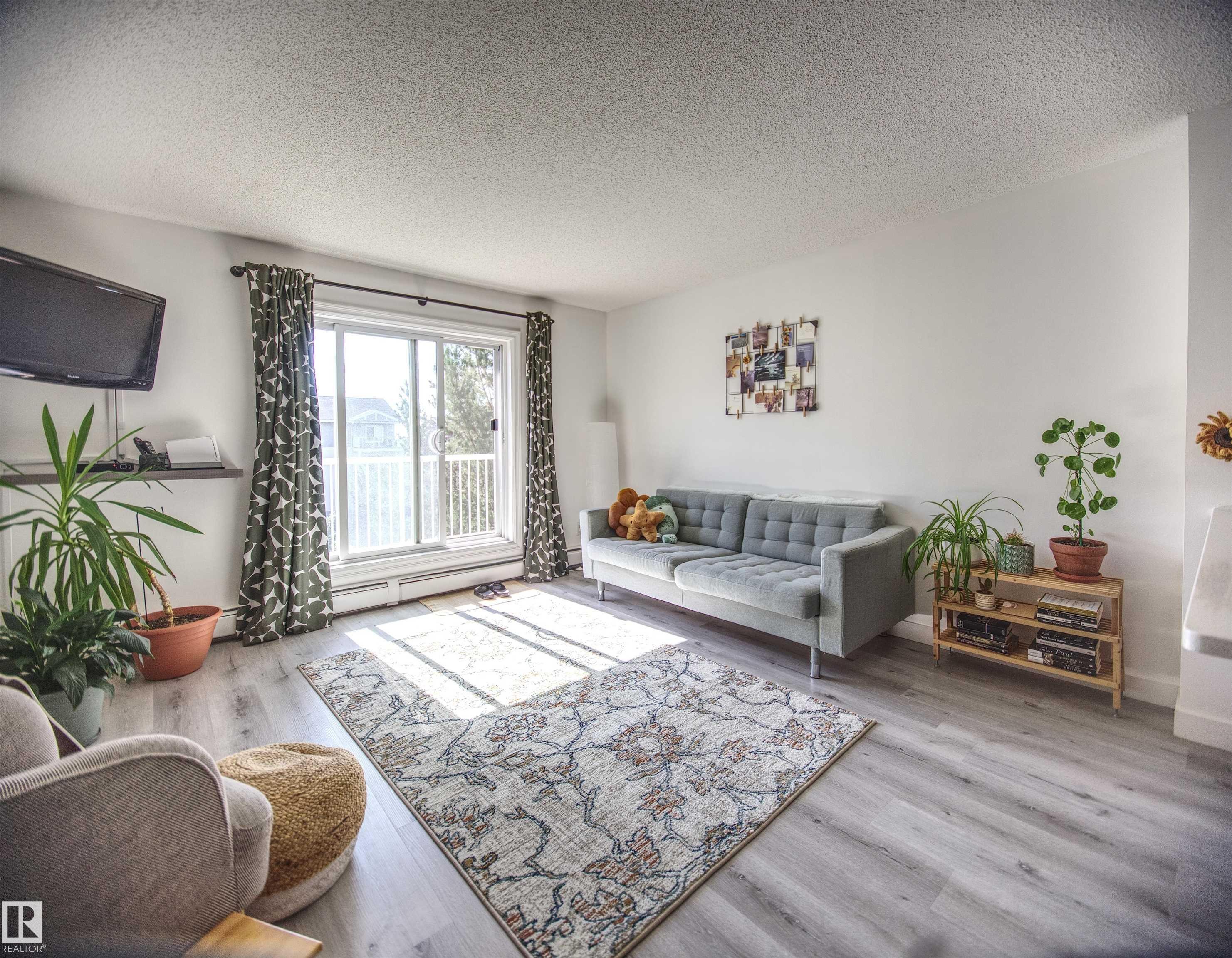 #409 4403 23 St Nw, Edmonton, AB - Indoor Photo Showing Living Room