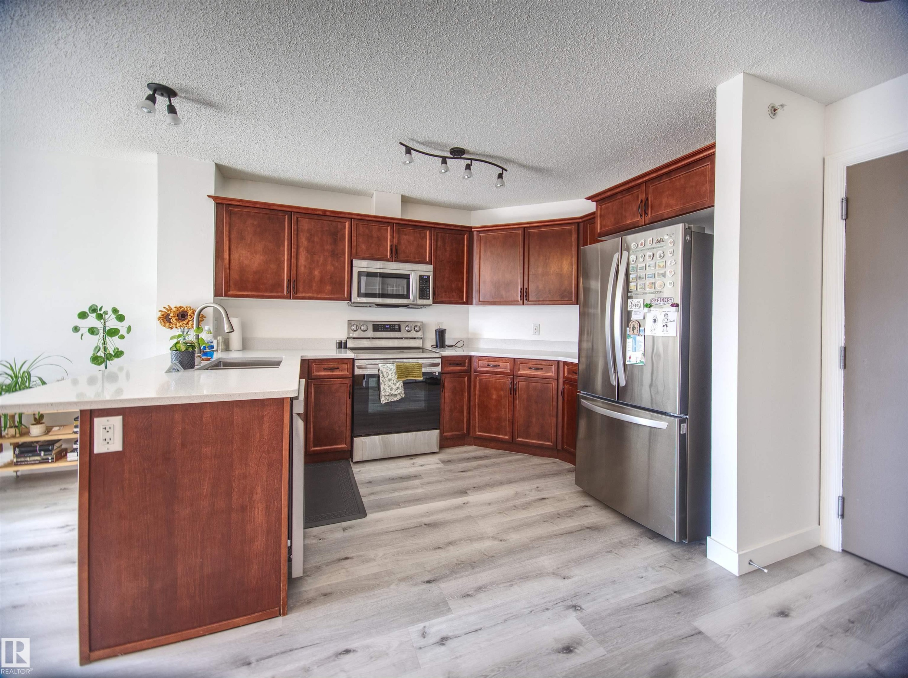 #409 4403 23 St Nw, Edmonton, AB - Indoor Photo Showing Kitchen