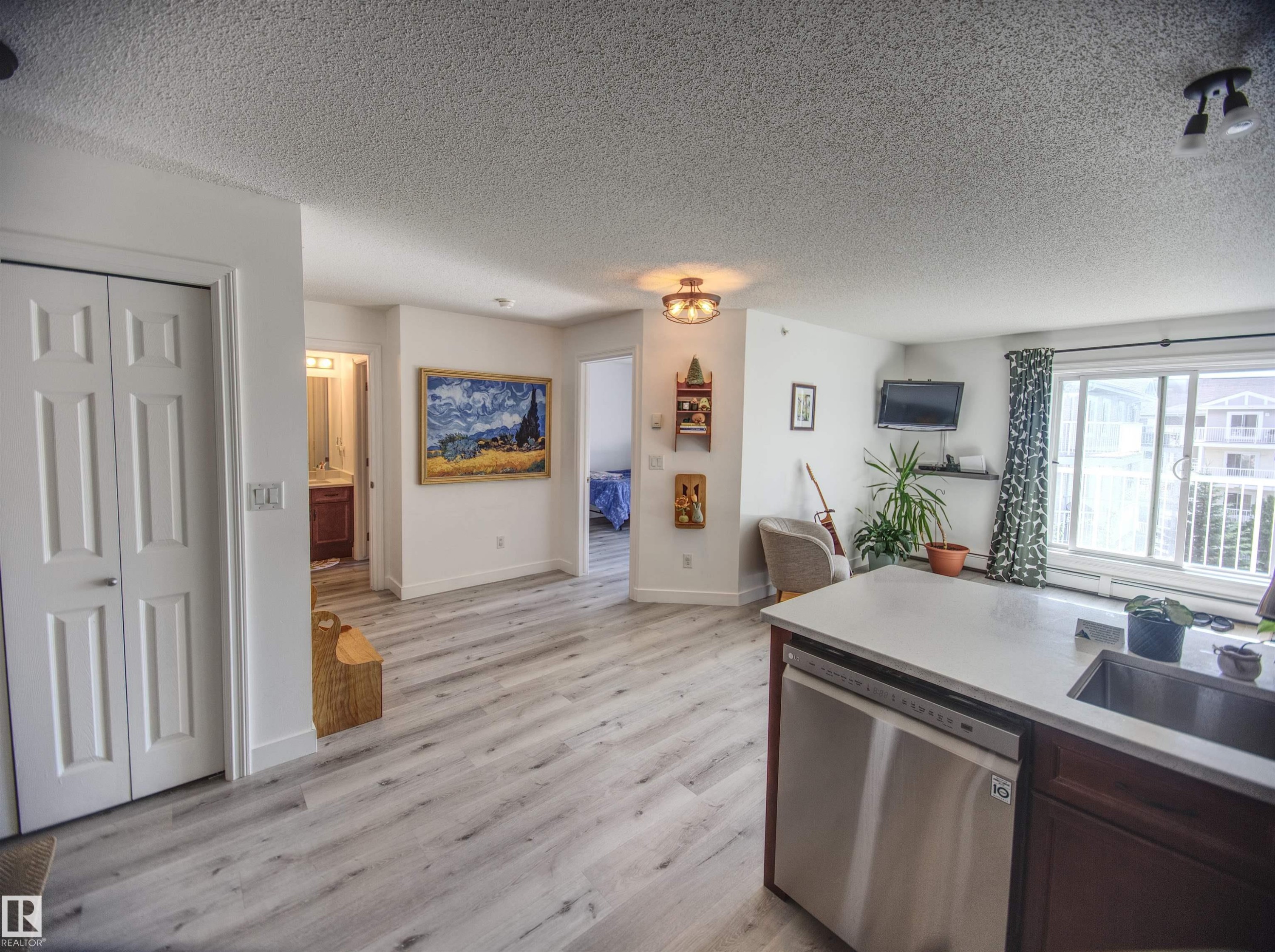 #409 4403 23 St Nw, Edmonton, AB - Indoor Photo Showing Kitchen