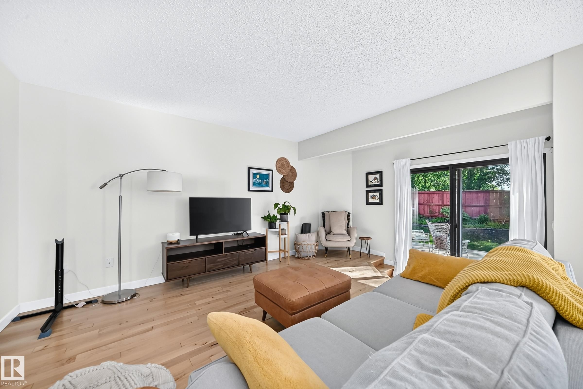 74 Lacombe Point(E), St. Albert, AB - Indoor Photo Showing Living Room