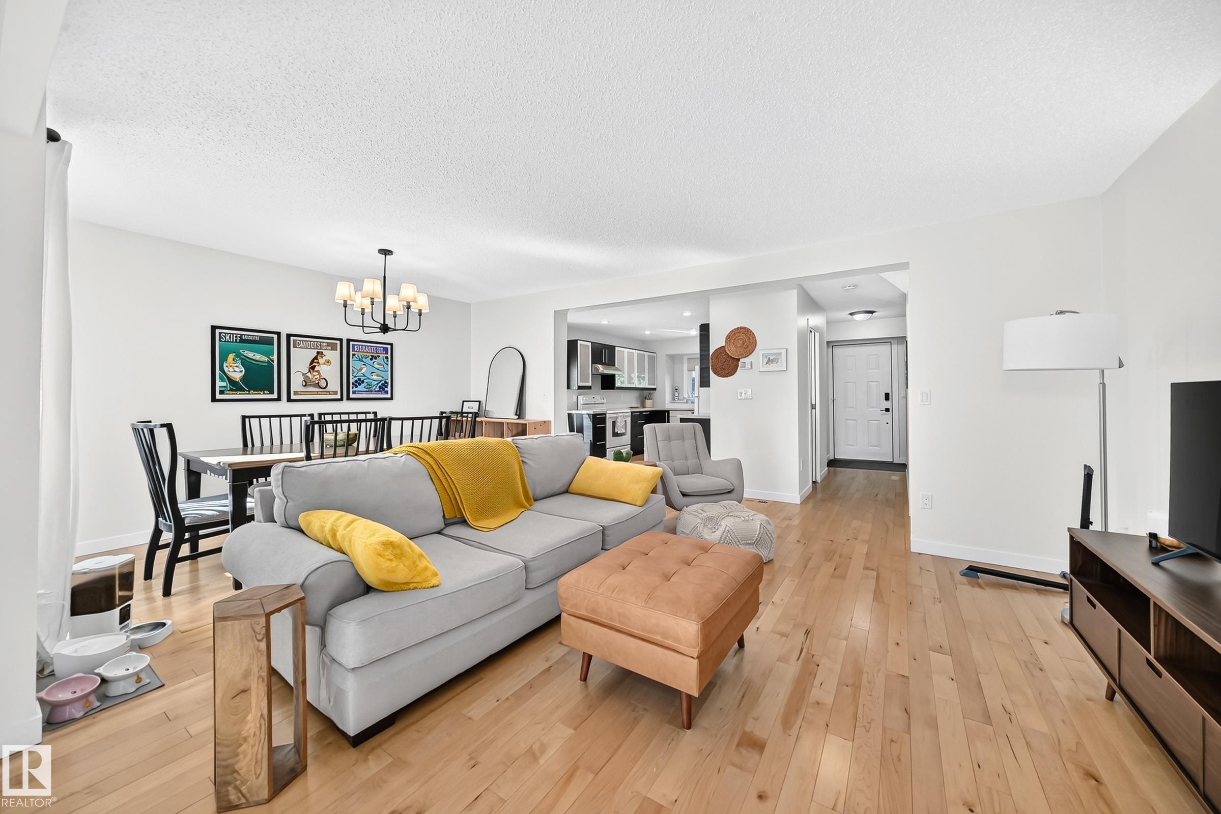 74 Lacombe Point(E), St. Albert, AB - Indoor Photo Showing Living Room