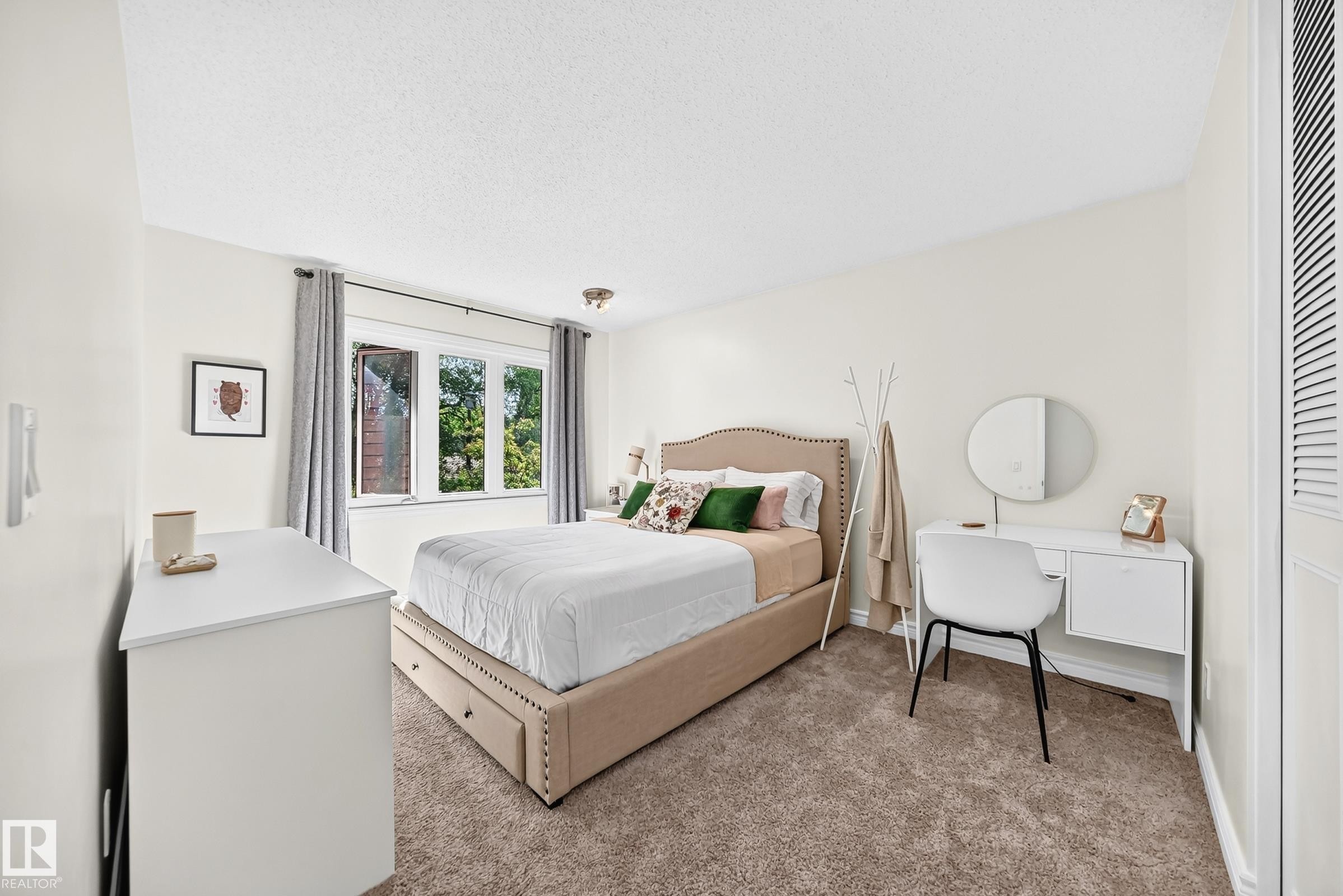 74 Lacombe Point(E), St. Albert, AB - Indoor Photo Showing Bedroom