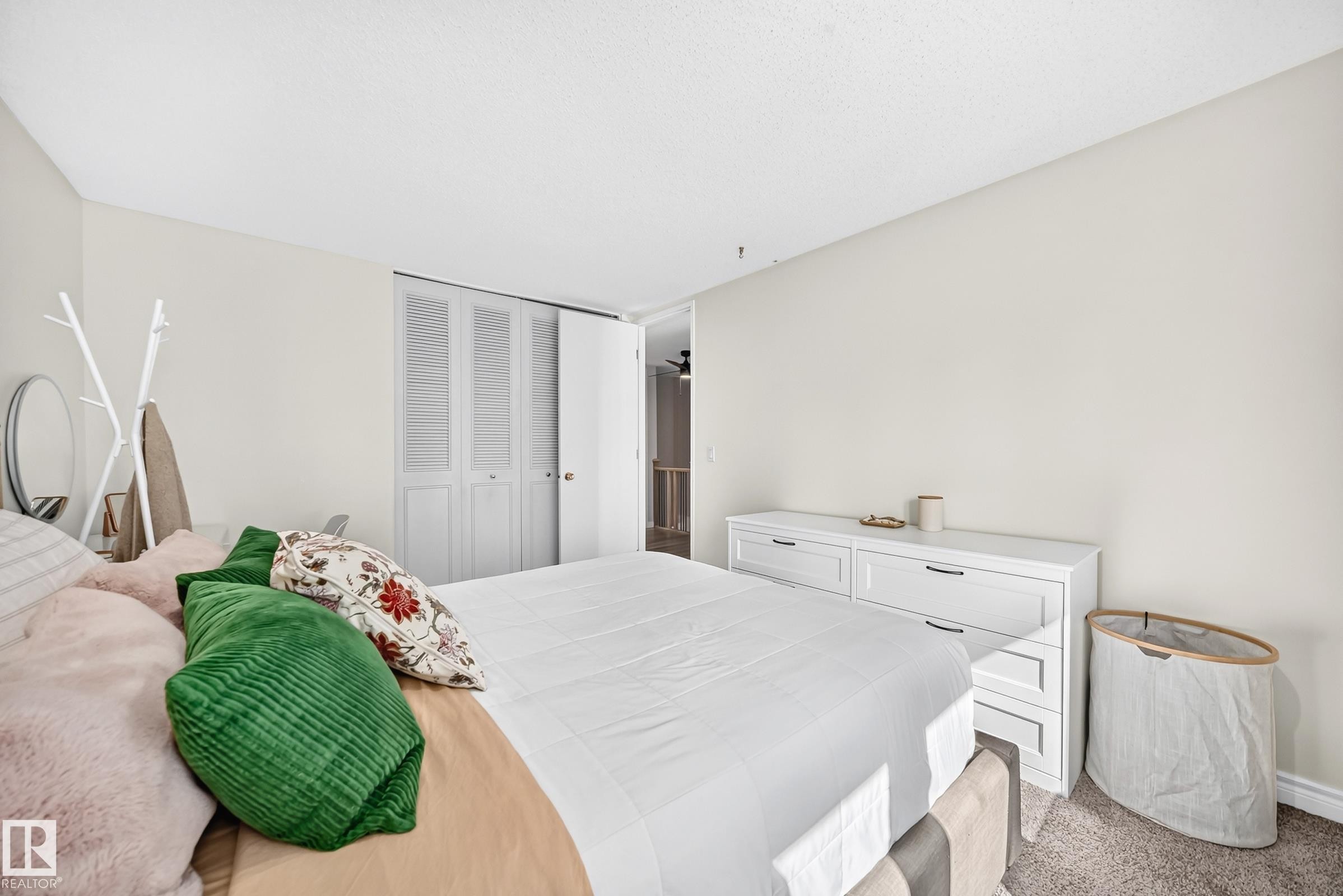 74 Lacombe Point(E), St. Albert, AB - Indoor Photo Showing Bedroom