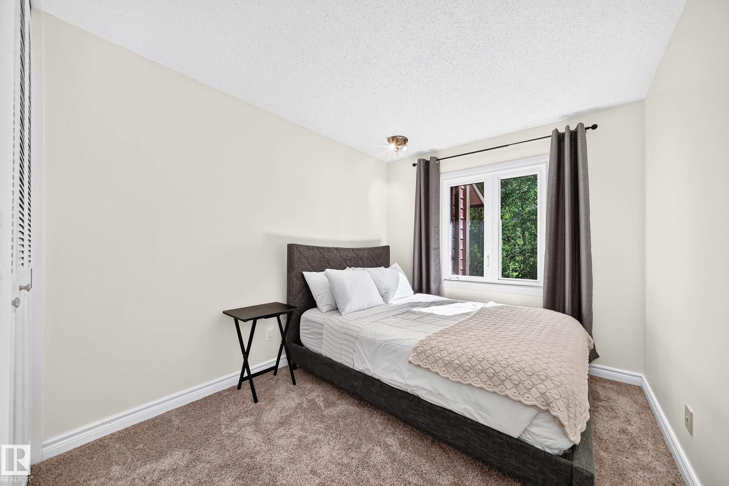 74 Lacombe Point(E), St. Albert, AB - Indoor Photo Showing Bedroom