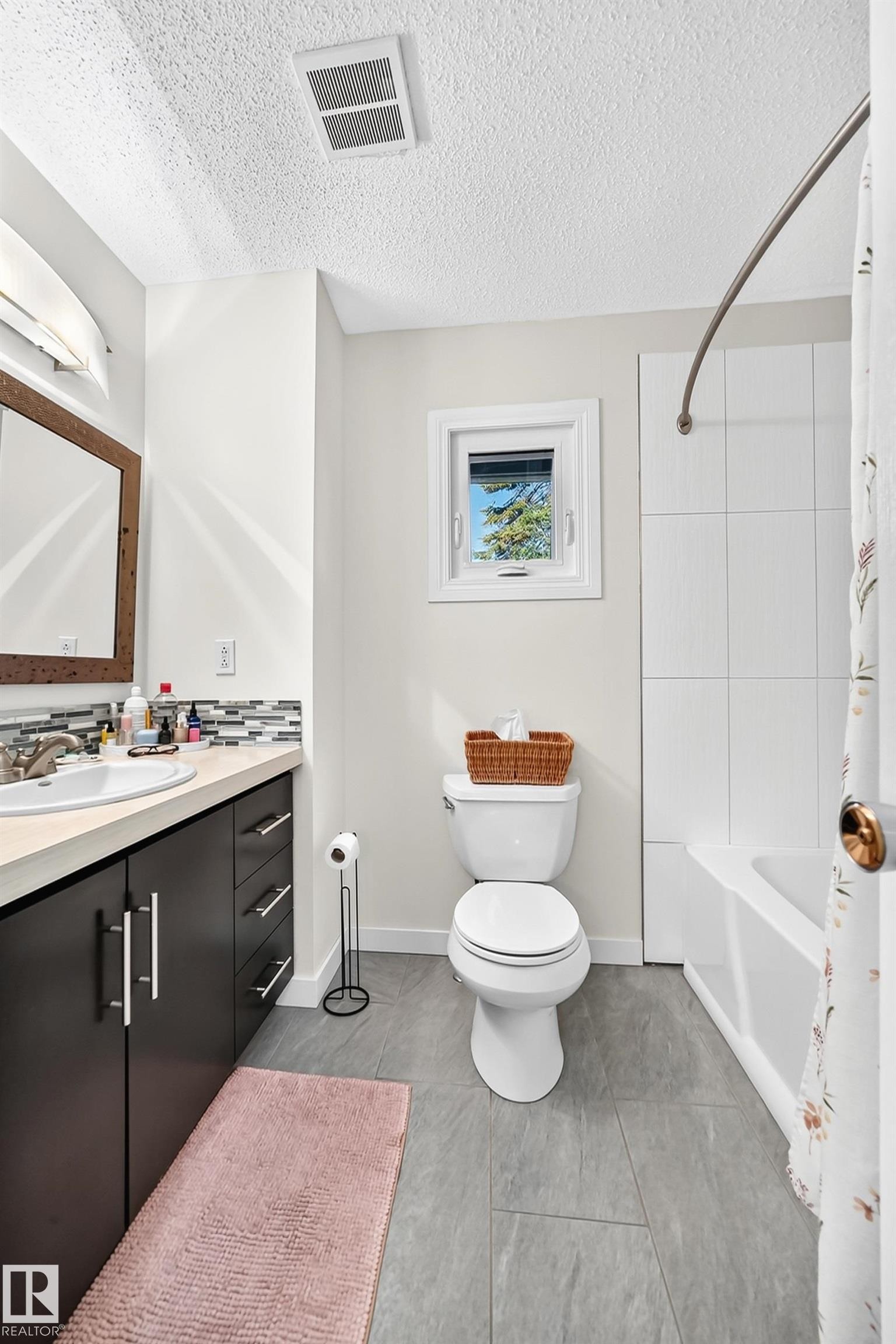 74 Lacombe Point(E), St. Albert, AB - Indoor Photo Showing Bathroom