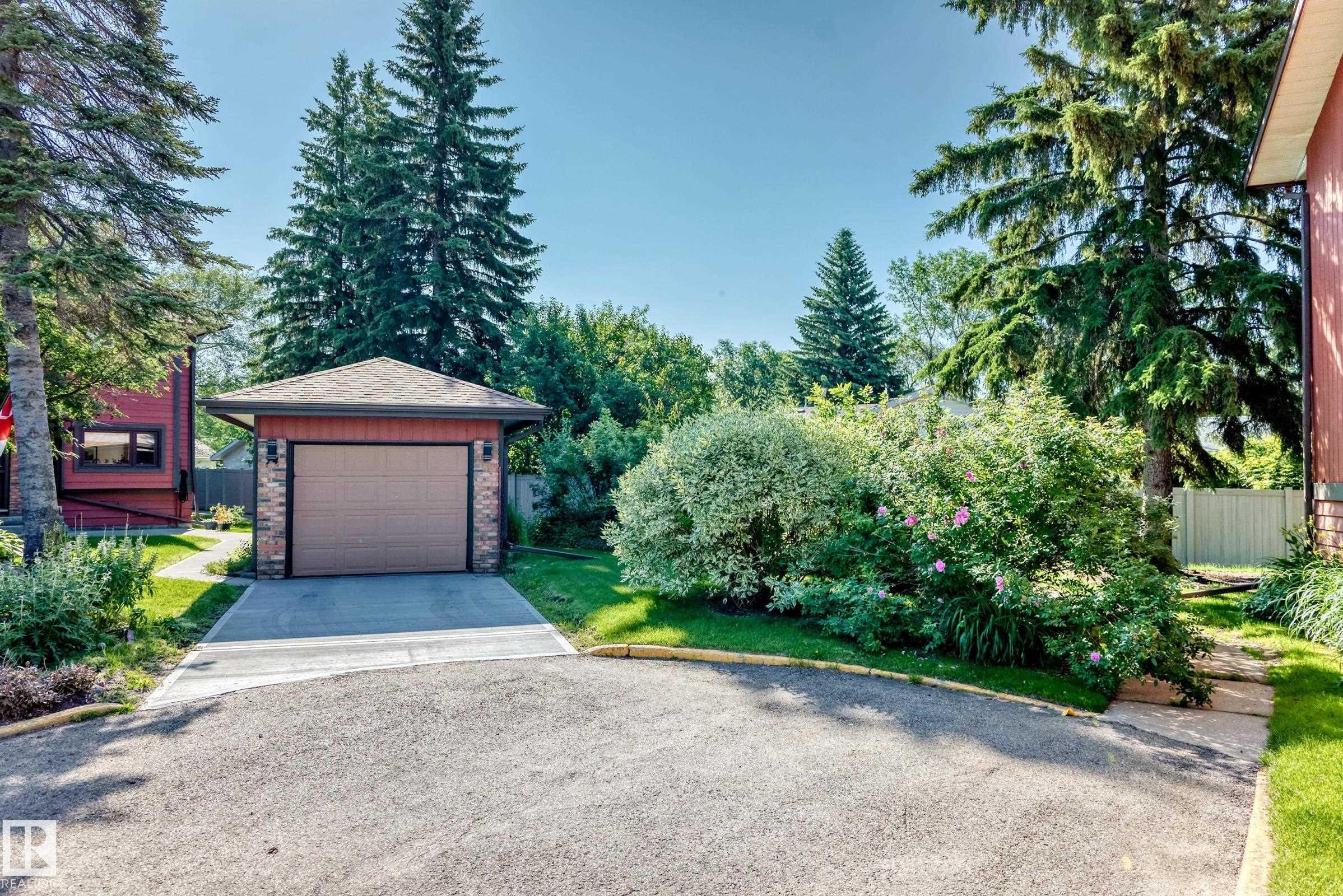 74 Lacombe Point(E), St. Albert, AB - Outdoor