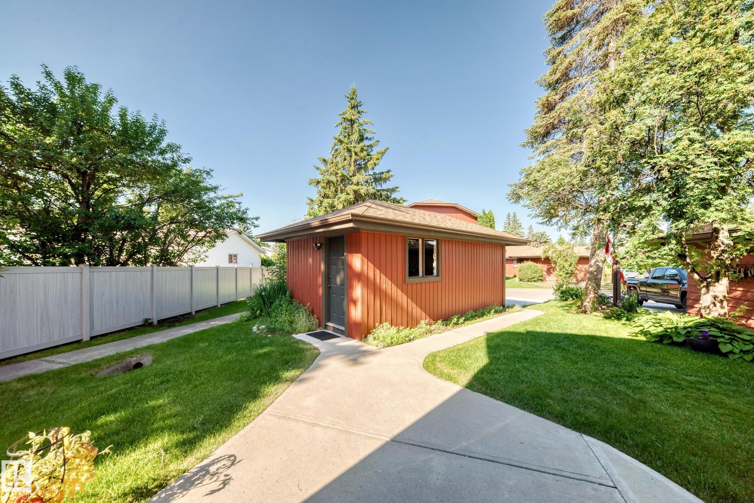 74 Lacombe Point(E), St. Albert, AB - Outdoor